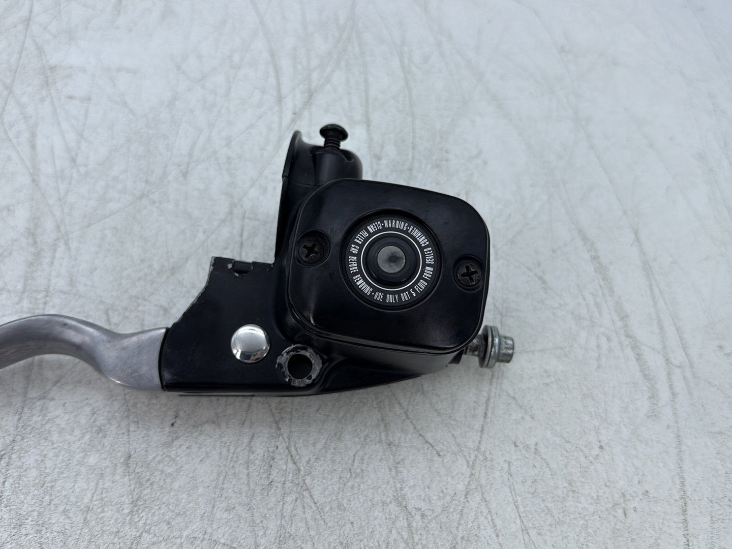 2004 Harley Road King Touring Custom FLHRSI OEM Front Right Brake Lever Master Cylinder