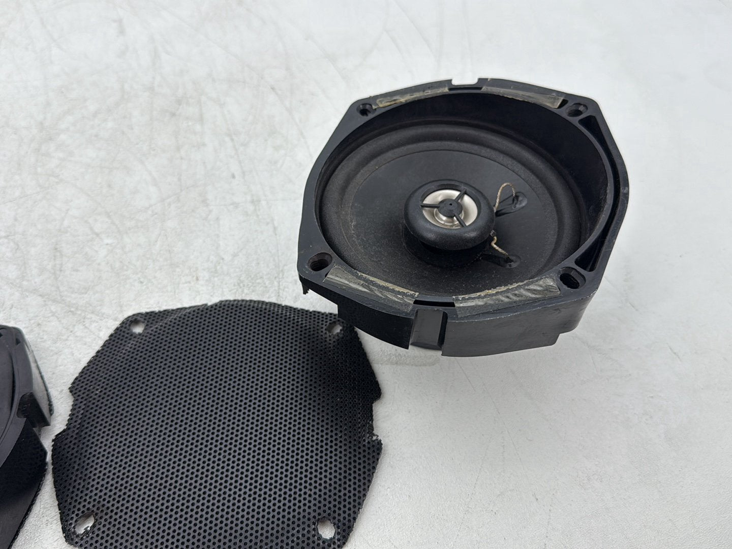 2005 Harley Electra Glide Touring Ultra FLHTCUI OEM Left Right Sound Audio Speakers