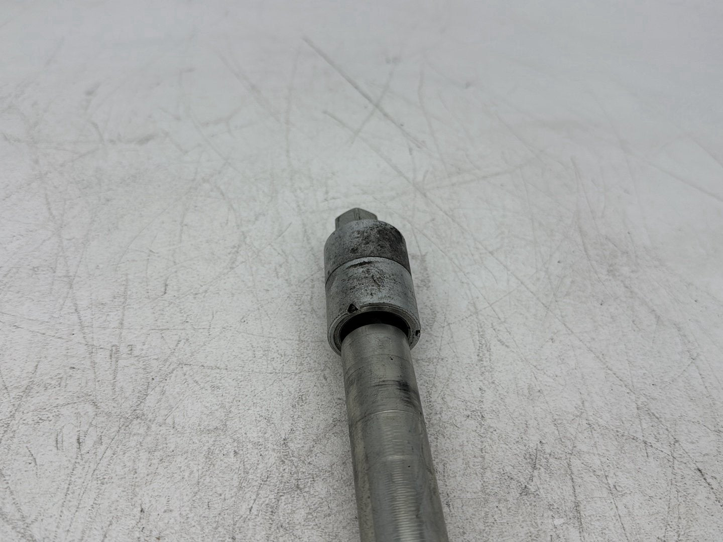 2005 Harley Electra Glide Touring Ultra FLHTCUI OEM Front Wheel Axle Bolt Shaft