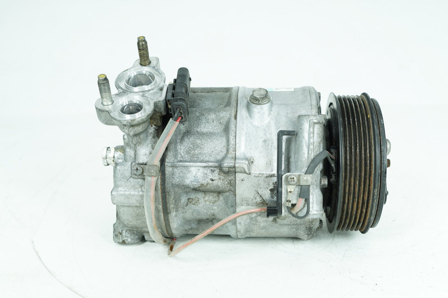 2013 - 2015 Jaguar XF  Air Conditioning Compressor Bracket