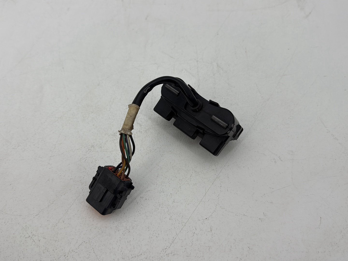 Harley-Davidson Misc  Dash Indicator Lamp Wire Plug In 68892-00A