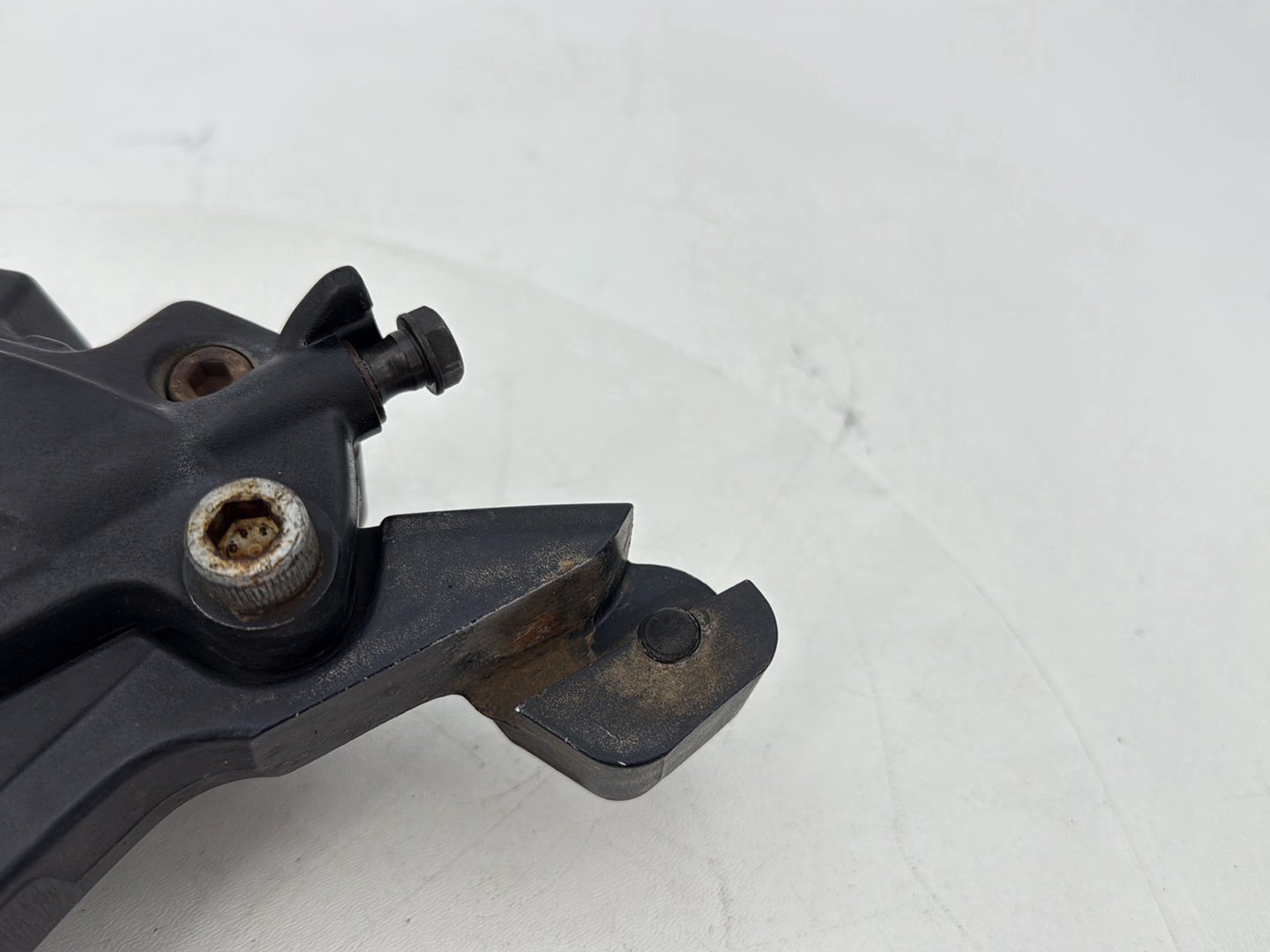 2007 - 2011 Harley-Davidson Touring Electra Glide Ultra Rear Back Brake Caliper w/ Bracket 44080-08B