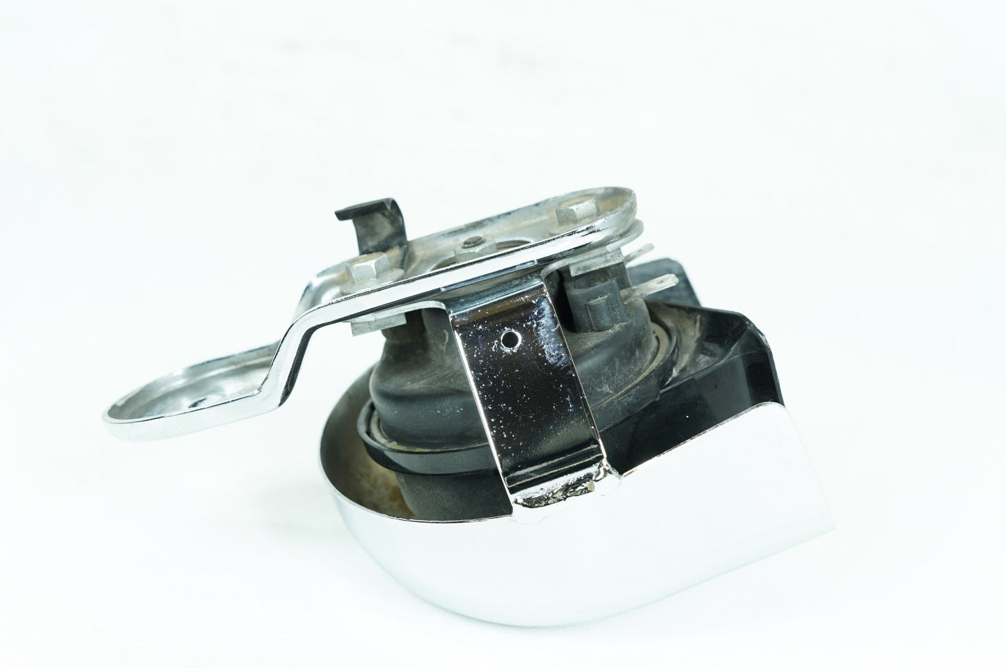 2007 - 2012 Harley-Davidson Touring Street Glide Horn Signal Klaxon Chrome Cover 69012-93A