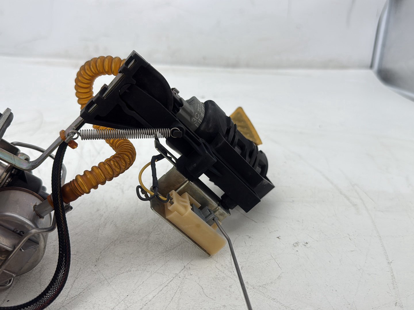 2005 Harley Heritage Softail Classic OEM Fuel Pump Gas Gasoline Petrol Sending