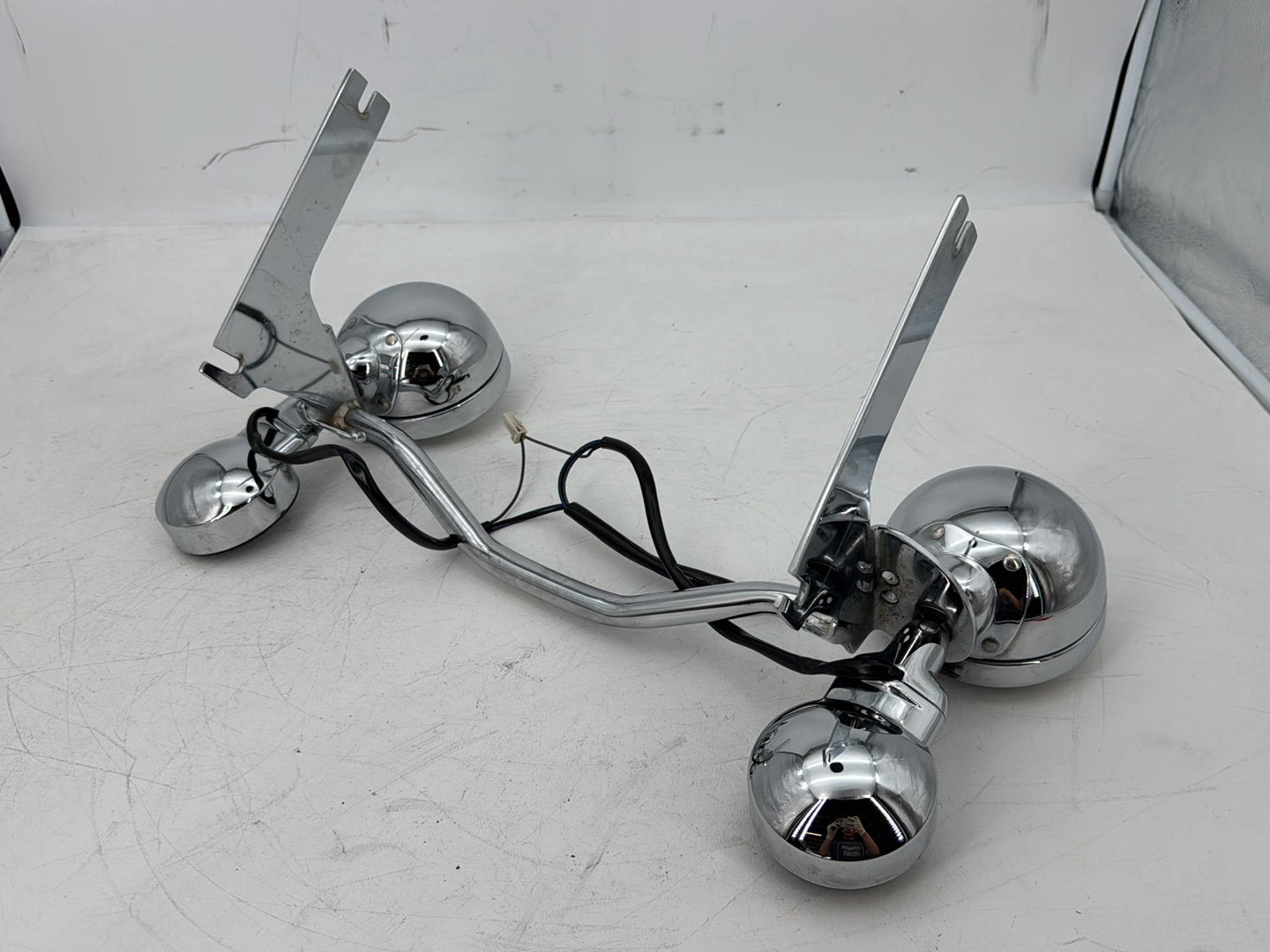 1999 - 2006 Harley-Davidson Touring Electra Glide Classic Front Turn Signal Indicators Aux Light Bar 68712-94A