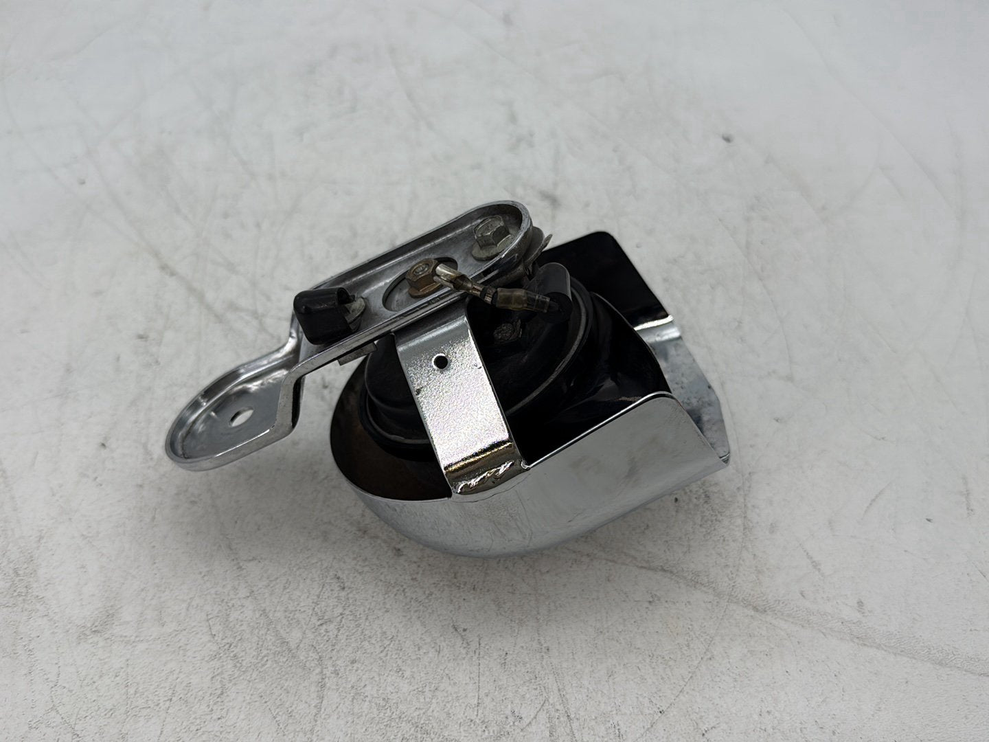 1997 Harley Softail Fat Boy FLSTF OEM Horn Signal Klaxon Chrome Cover 69012-93A