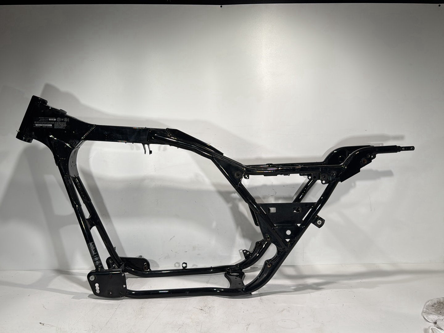 1999 - 2006 Harley-Davidson Touring Road King Custom Body Main Frame Chassis CLN CLR  	47900-02A