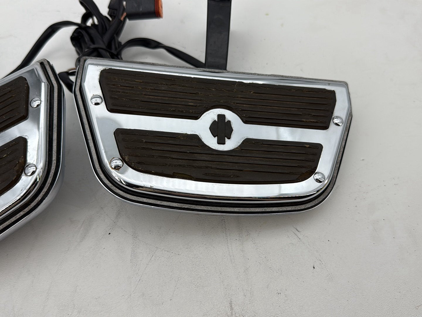 2011 Harley Road King Touring FLHRC Classic OEM Left & Right Passenger Floorboard Foot Rest