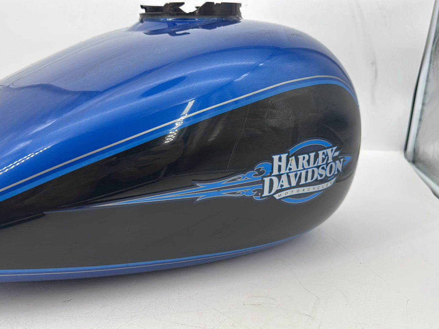 2008 Harley Touring FLHT Electra Glide OEM Fuel Gas Tank Gasoline Reservoir