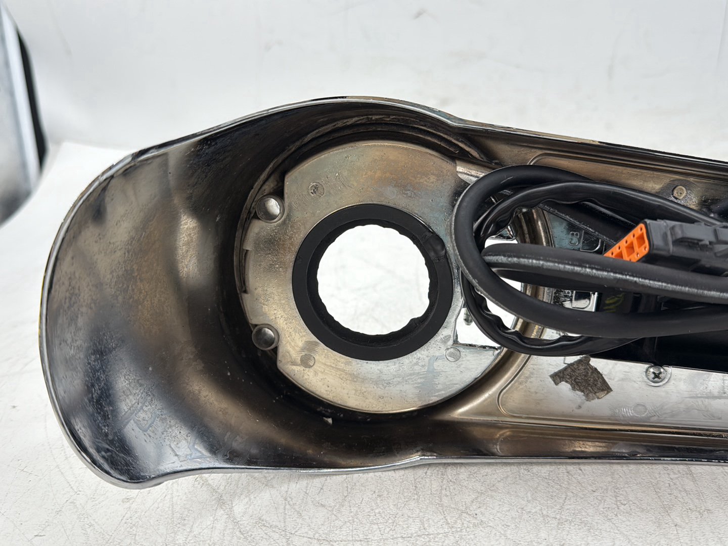 2005 Harley Electra Glide Touring Ultra FLHTCUI OEM Fuel Gas Tank Dash Console NOKey