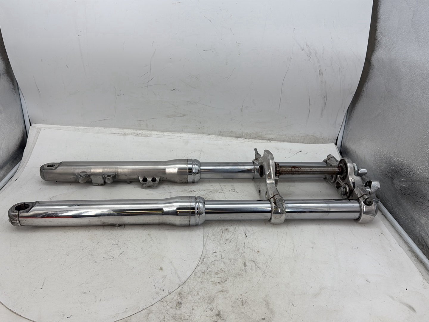 2006 Harley Dyna Super Glide Custom FXDCI OEM Front Triple Tree Set & LH RH Fork Legs Sliders