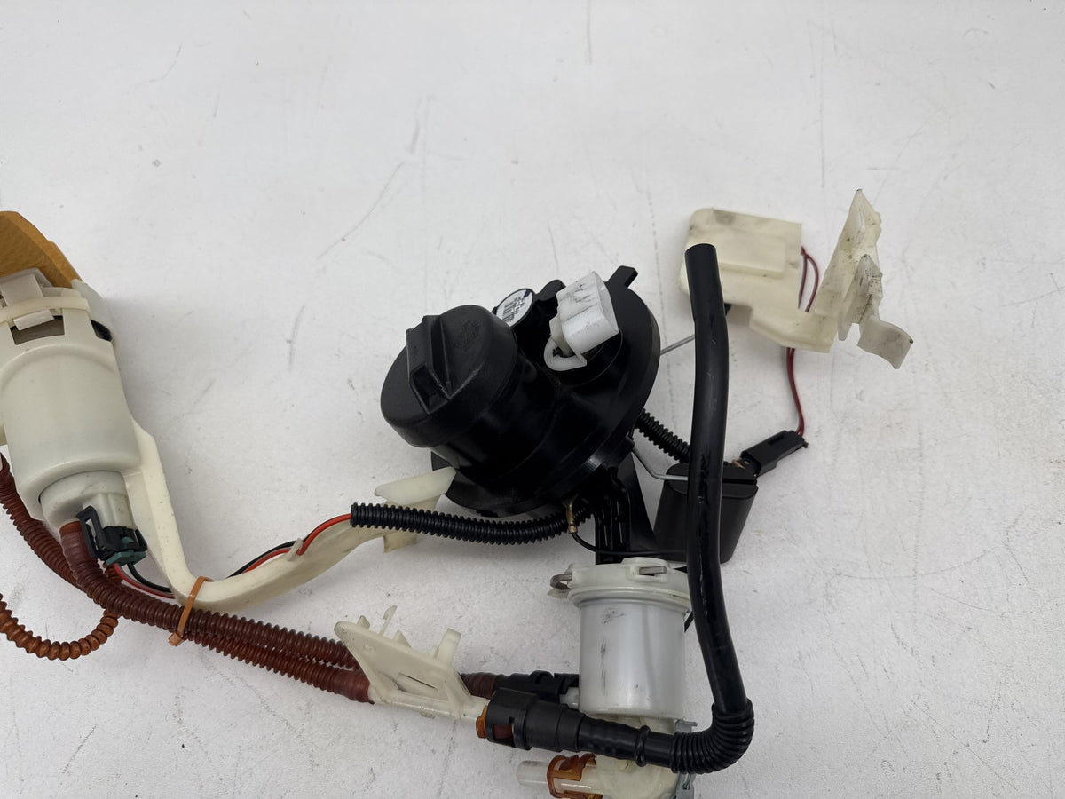 09 Harley Electra Glide Touring Ultra OEM Fuel Pump Gas Gasoline Petrol Sending