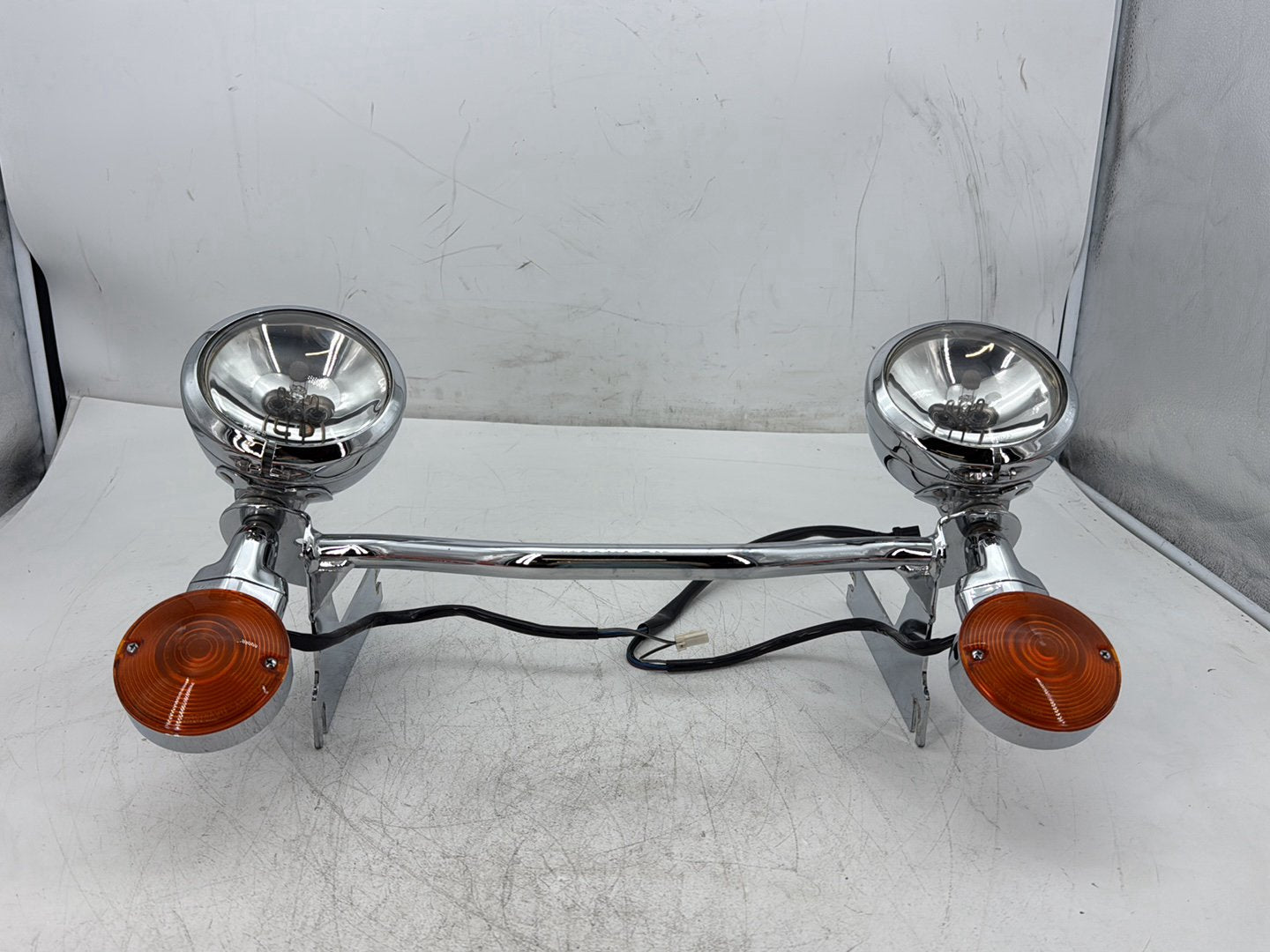 2005 Harley Electra Glide Touring Ultra FLHTCUI OEM Front Turn Signal Indicators Aux Light Bar