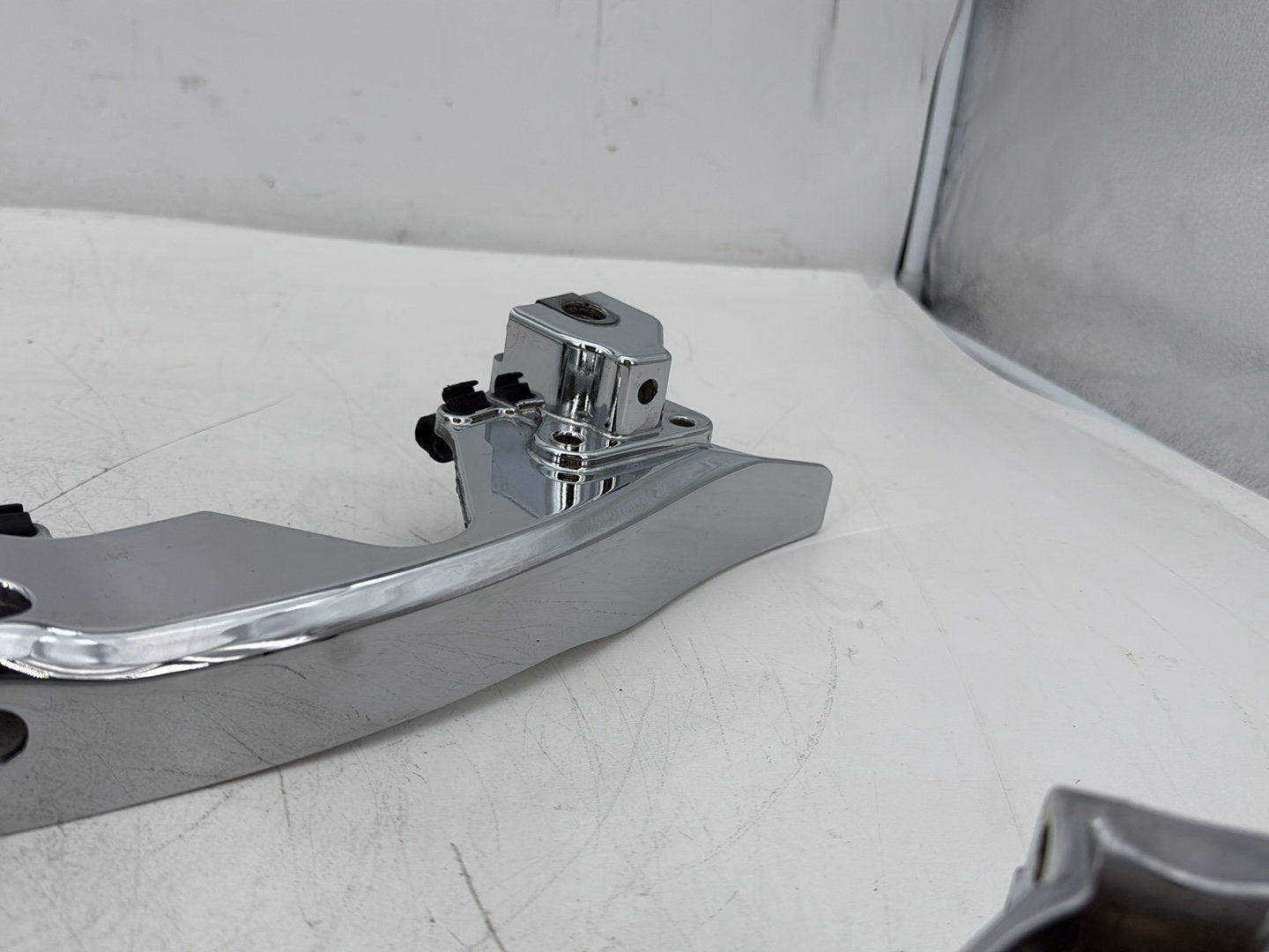 2014 Harley Street Glide Touring FLHXS OEM Left Right Saddlebag Fender Struts Brackets