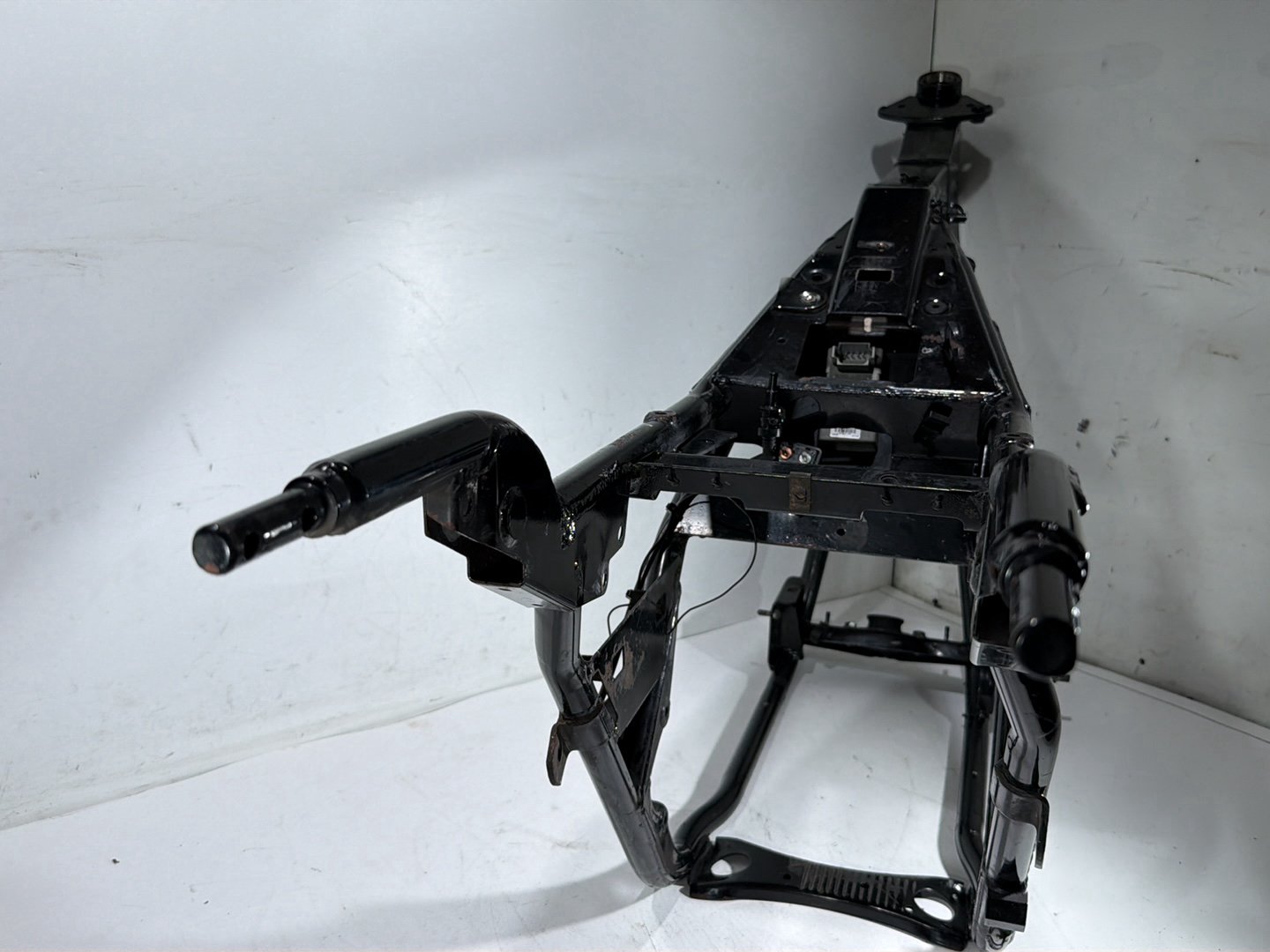 2000 Harley Electra Glide Touring Ultra FLHTCUI OEM Body Main Frame Chassis SLVG