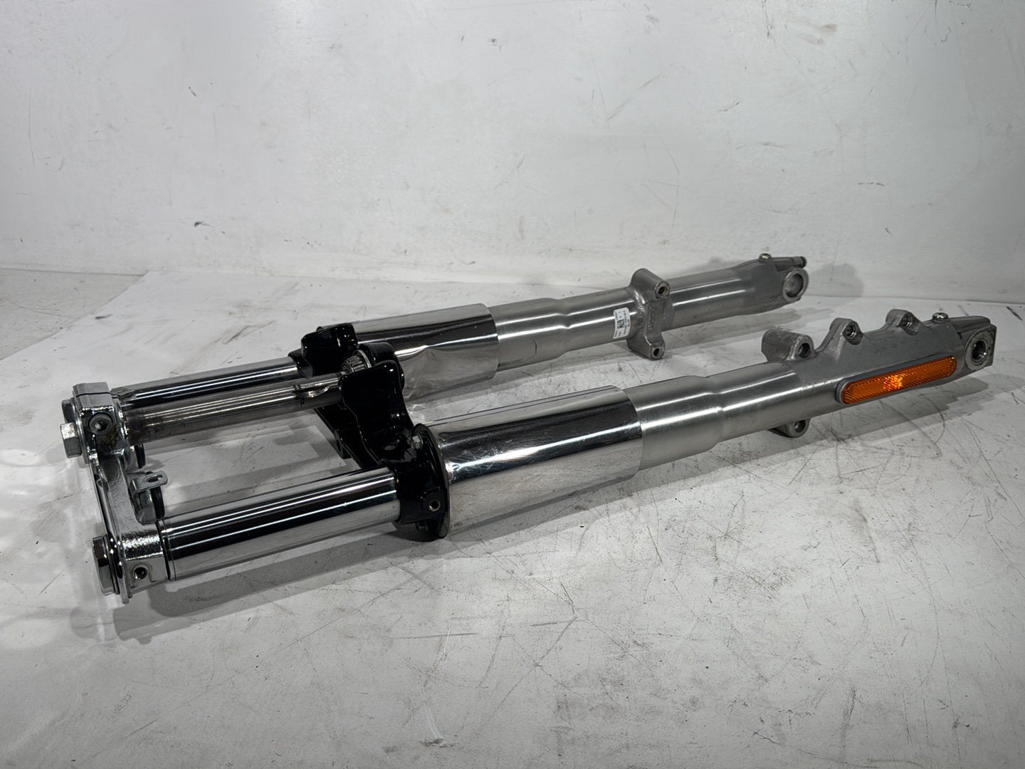 2013 Harley Heritage Softail Classic FLSTC OEM Front Triple Tree Set & LH RH Fork Legs Sliders
