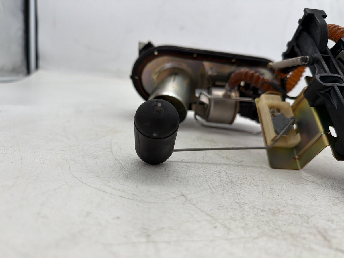 04 Harley Electra Glide Touring Ultra OEM Fuel Pump Gas Gasoline Petrol Sending