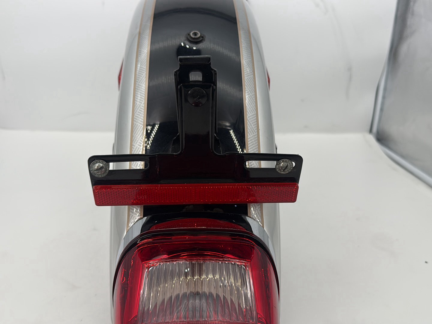 2003 Harley Sportster XL1200C 1200 Custom Anniversary OEM Rear Wheel Fender Taillight Brake Lamp