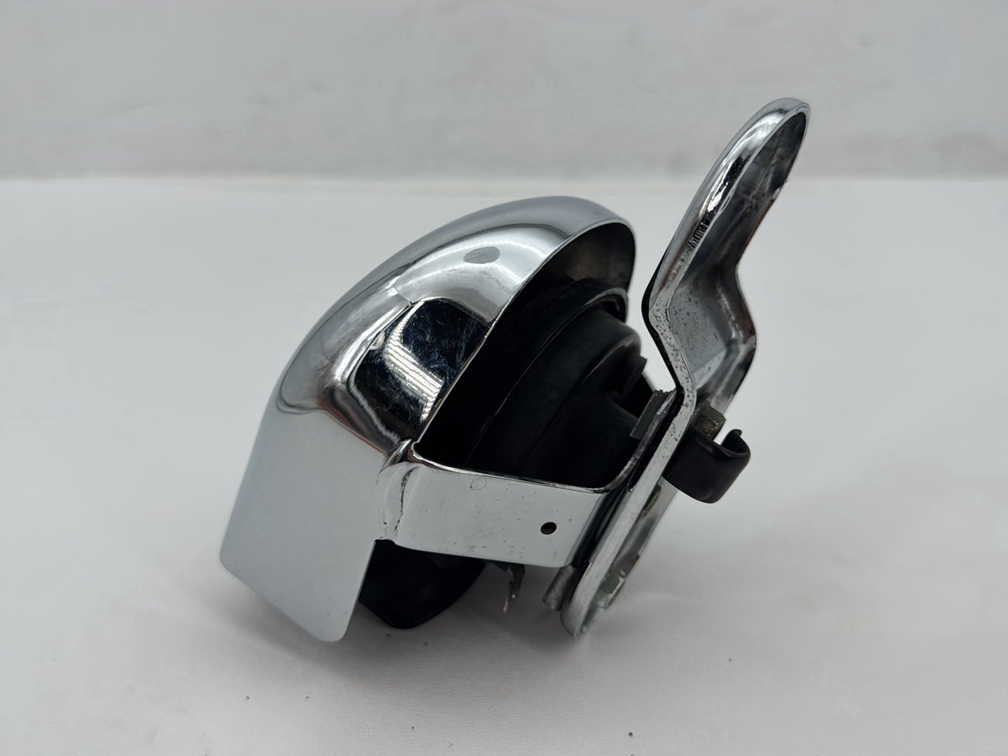 2007 Harley Softail Heritage Classic FLSTC OEM Horn Signal Klaxon Chrome Cover