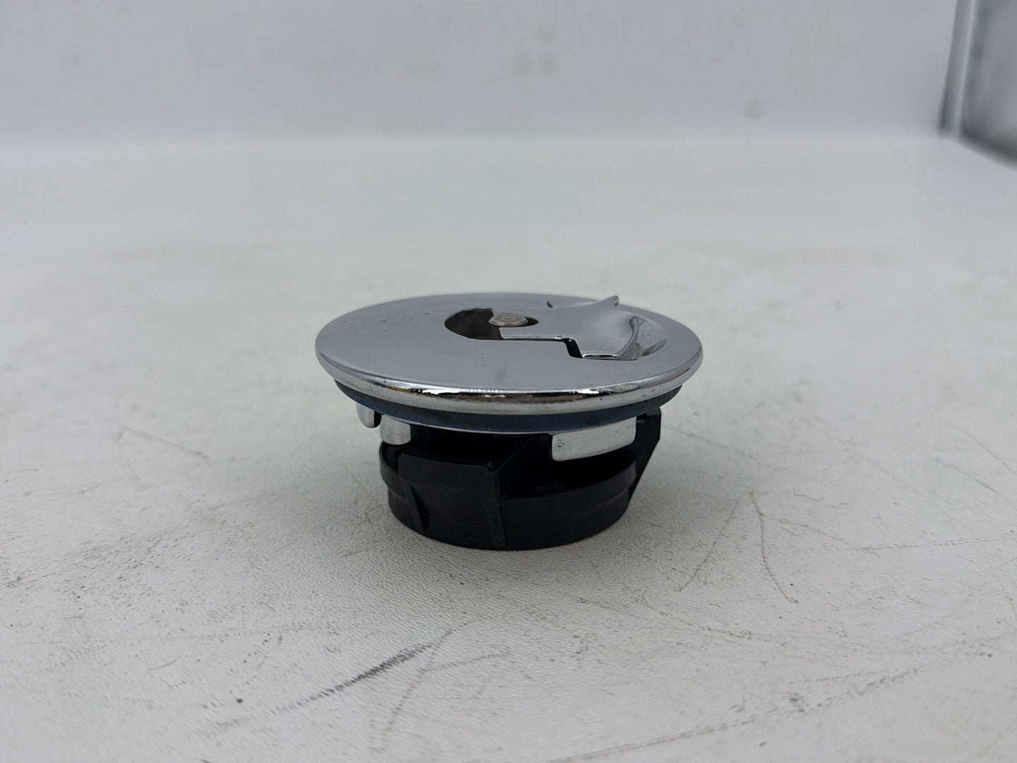 2007 - 2012 Harley-Davidson Dyna Super Glide Fuel Gas Tank Cap Bushing Hub 61553-04B