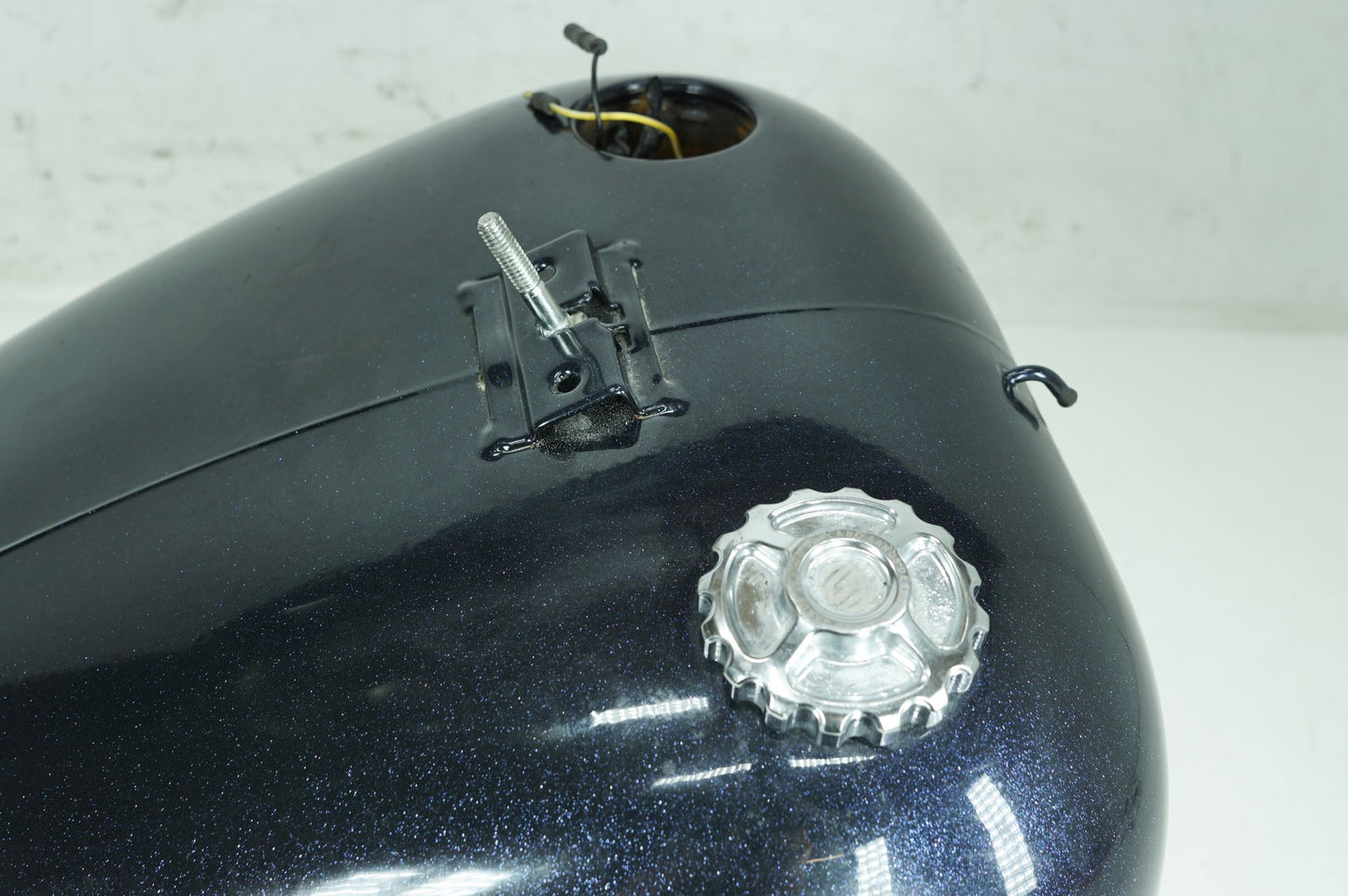 1999 - 2006 Harley-Davidson Softail Fat Boy Fuel Gas Tank Gasoline Reservoir  	62180-00D