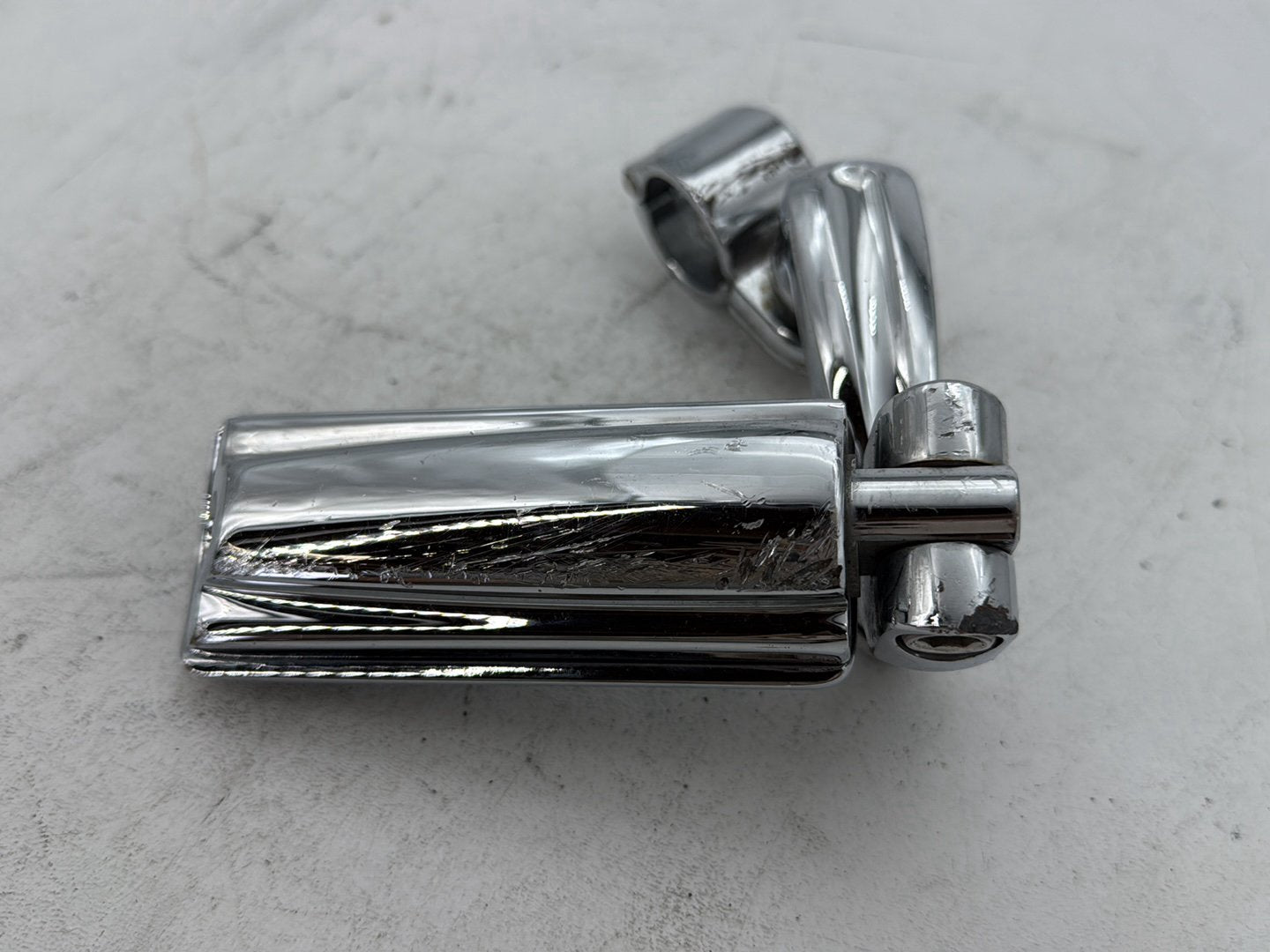 2003 Harley Electra Glide Touring Ultra FLHTCUI OEM Front Driver Highway 1 Foot Peg Rest