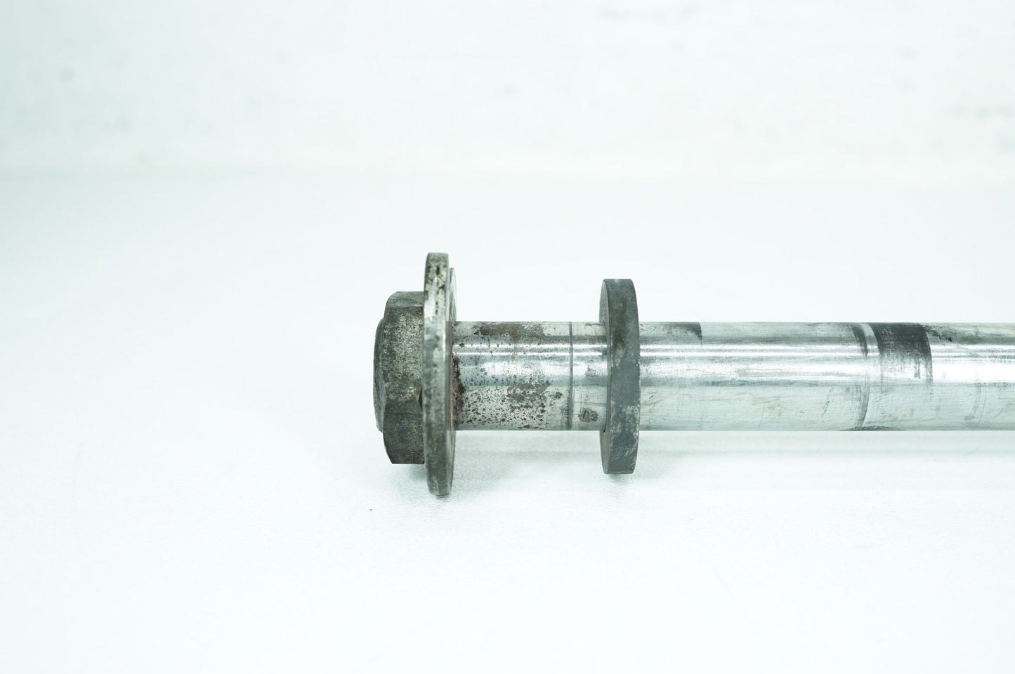 2008 - 2016 Harley-Davidson Touring Street Glide Rear Wheel Axle Bolt Shaft 41056-09