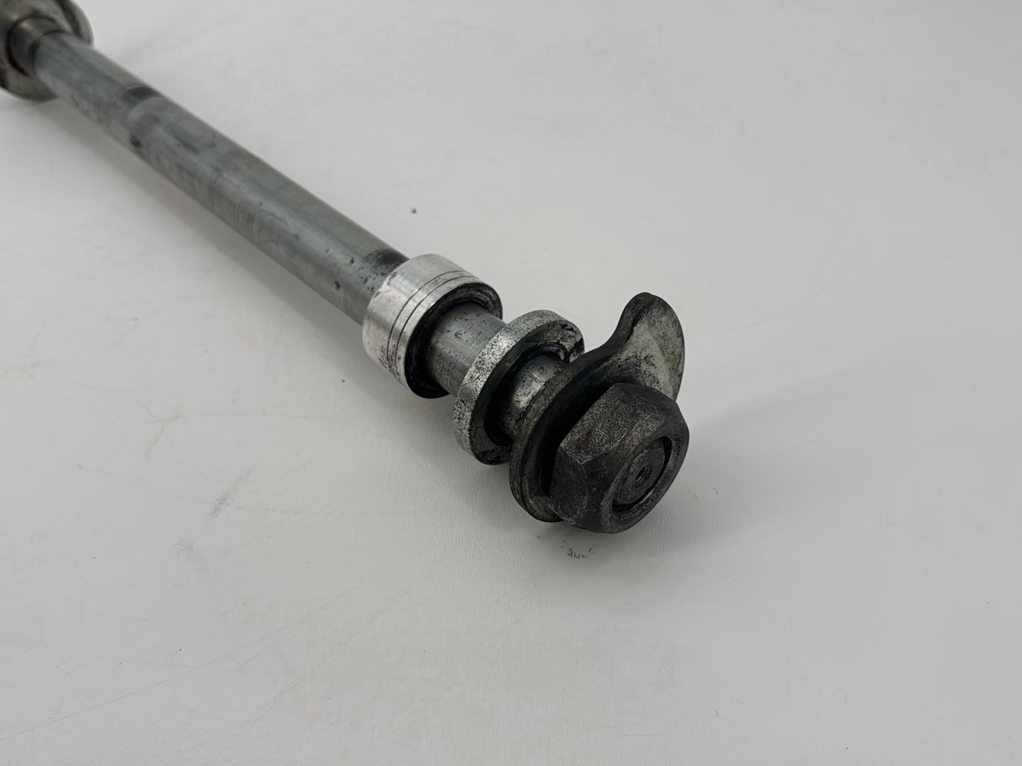 2007 - 2012 Harley-Davidson Touring Road Glide Rear Wheel Axle Bolt Shaft 	41056-09