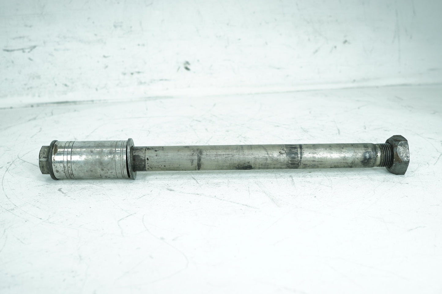 2007 - 2017 Harley-Davidson Dyna 105th Wide Glide Rear Wheel Axle Bolt Shaft 41114-08