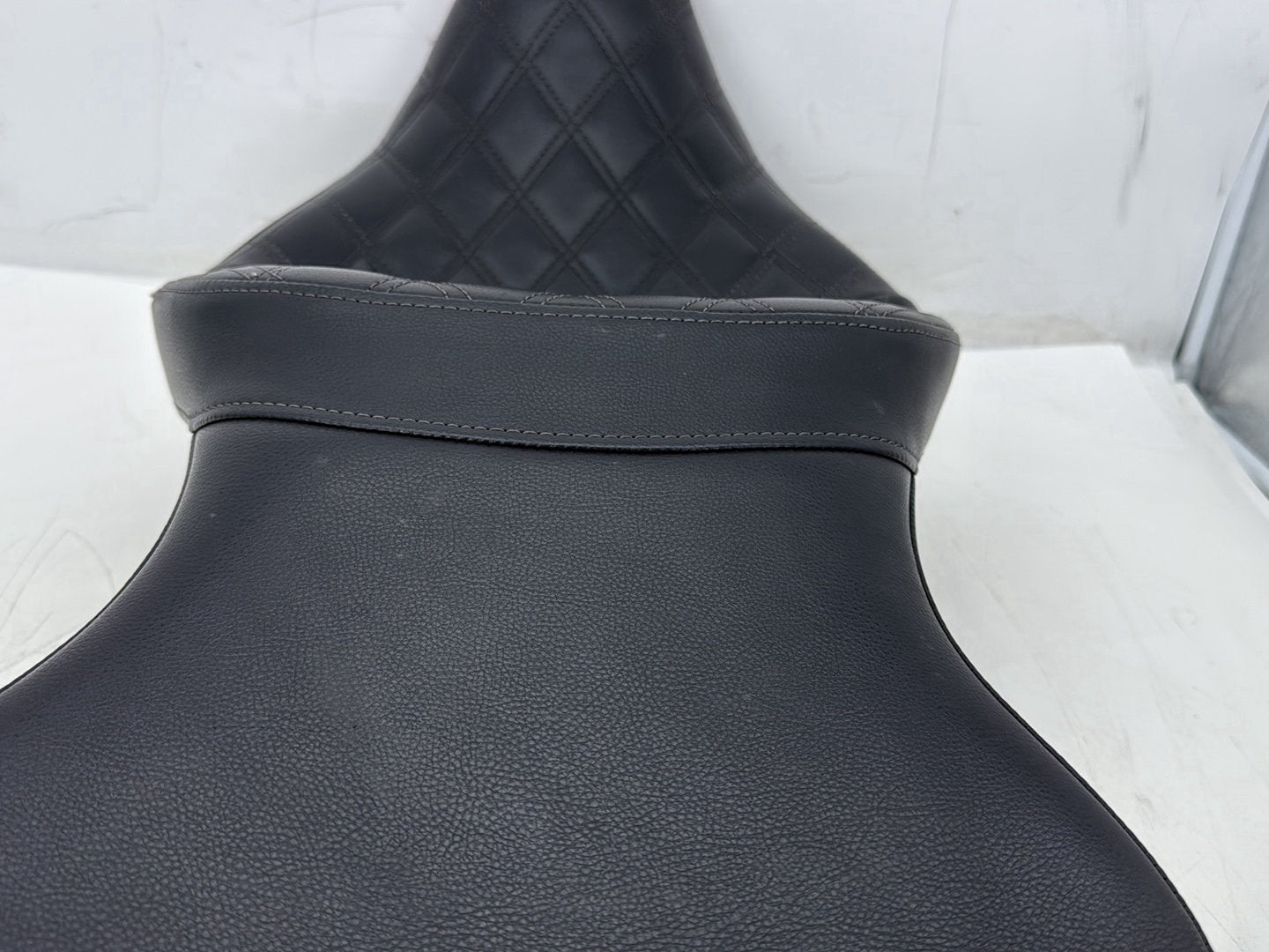 2011 Harley Softail FLSTFB Fat Boy OEM Passenger Rider Driver Seat Saddle