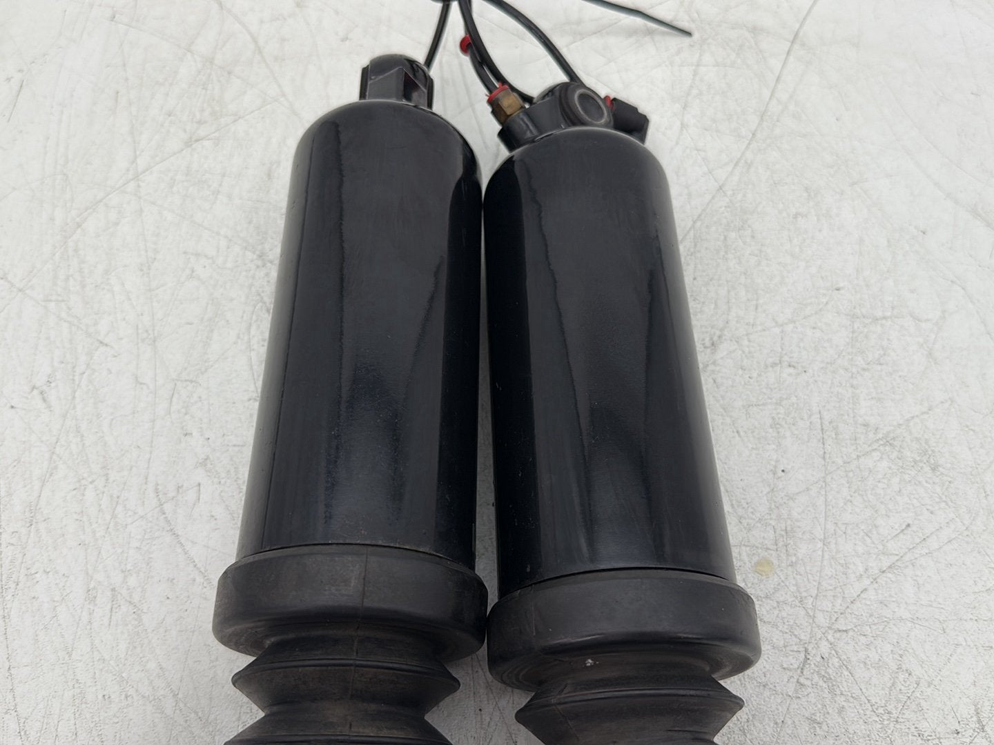 2006 Harley Electra Glide Touring Classic FLHTCI OEM Rear Left Right Shock Absorbers