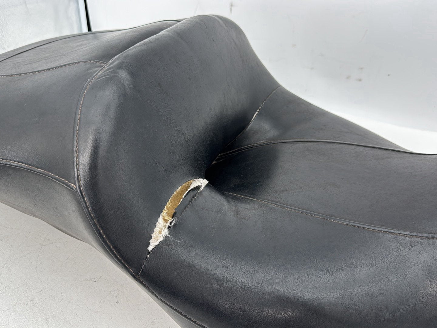 2008 Harley Touring FLHT Electra Glide OEM Passenger Rider Driver Seat Saddle