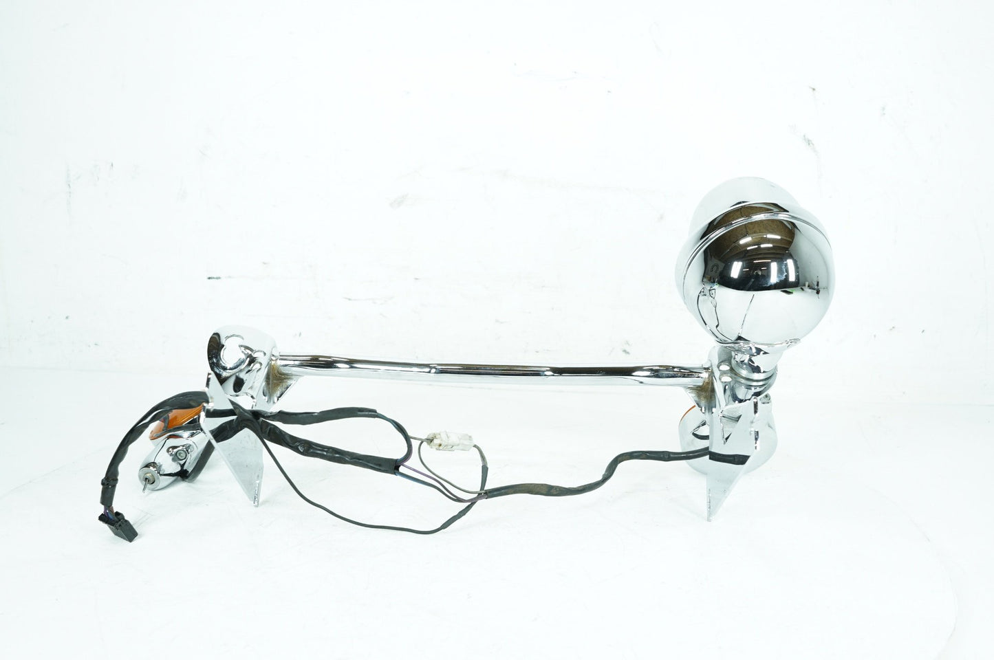 1999 - 2006 Harley-Davidson Touring Road King Police Front Turn Signal Indicators Aux Light Bar 68712-94A