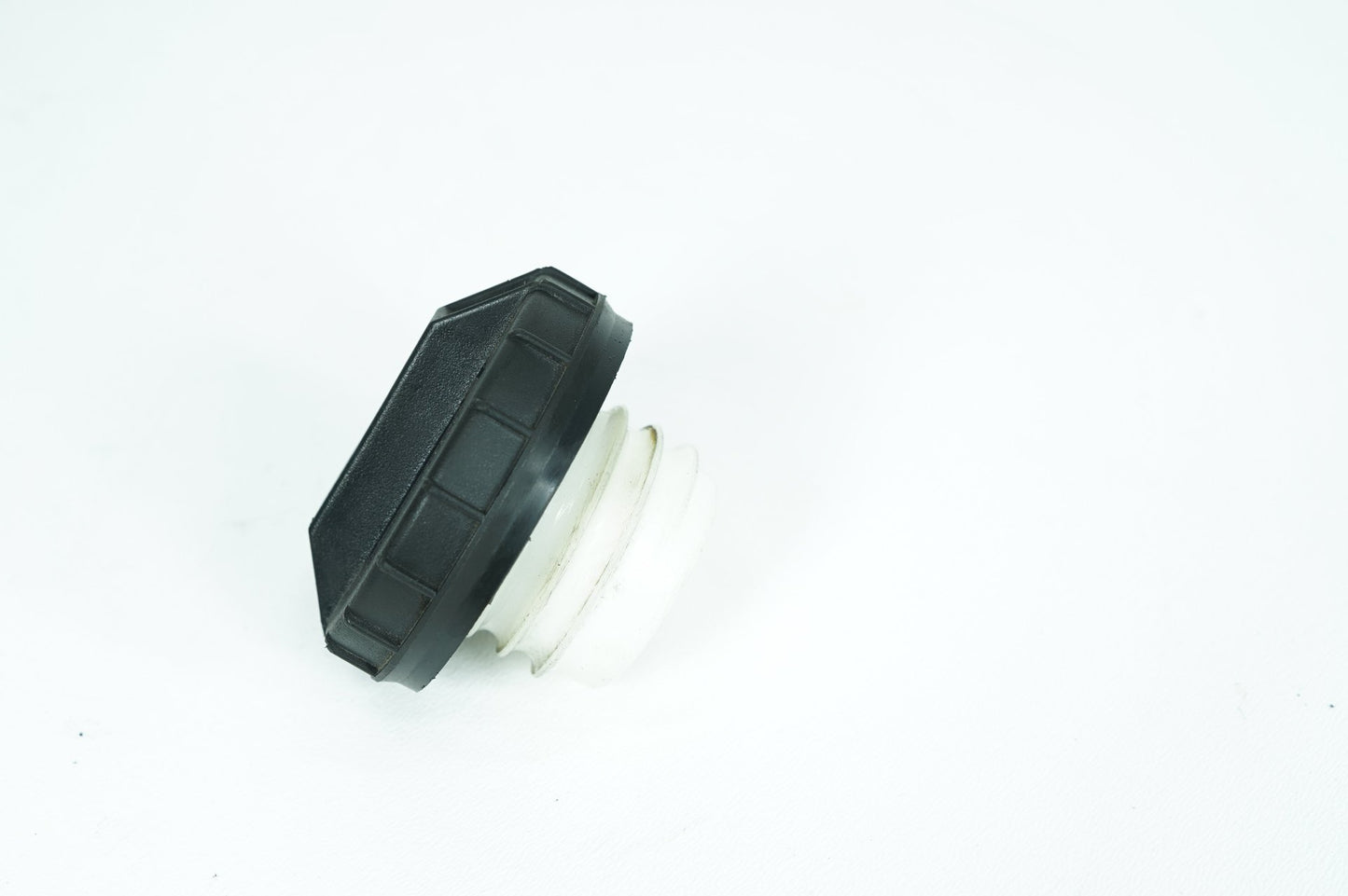 1999 - 2006 Harley-Davidson Touring Electra Glide Ultra Fuel Gas Tank Cap Bushing Hub 61274-92
