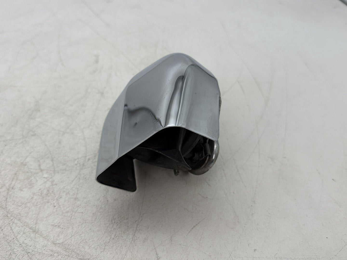 2000 Harley Dyna FXDWG Wide Glide OEM Horn Signal Klaxon Chrome Cover