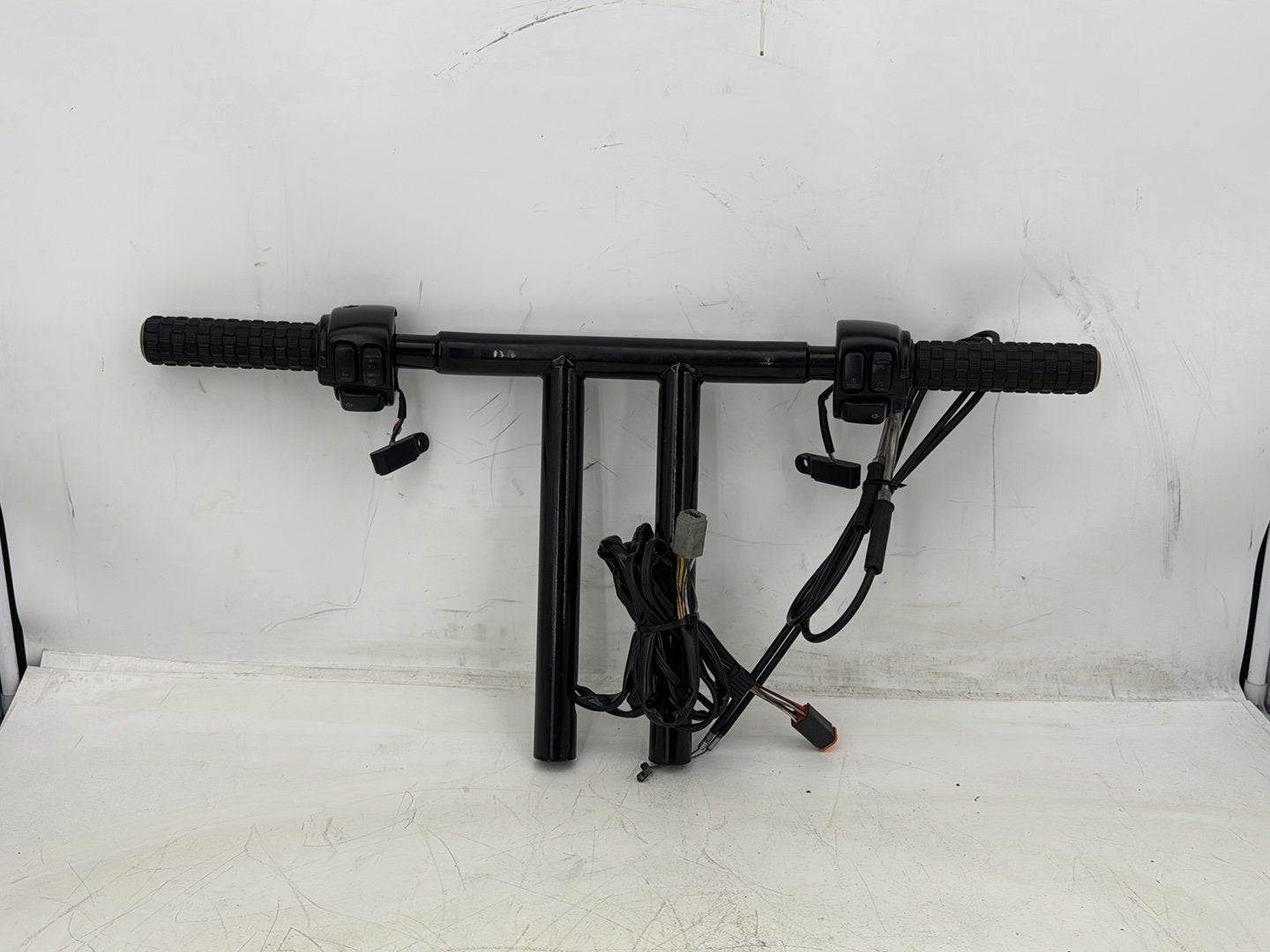 2004 Harley Dyna Super Glide FXDI OEM Handlebars Left Right Switches Controls