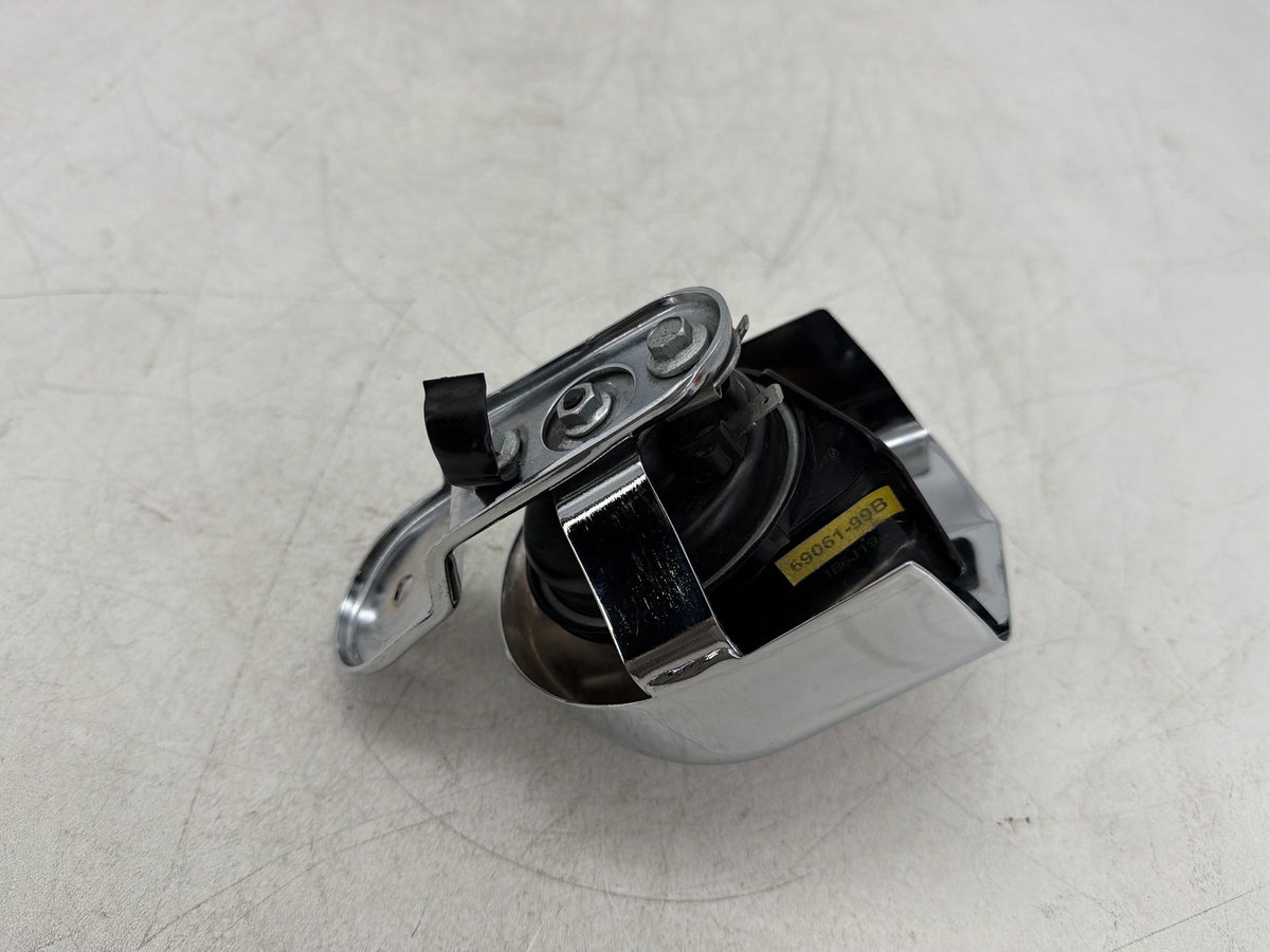 2017 Harley Dyna Street Bob FXDB OEM Horn Signal Klaxon Chrome Cover