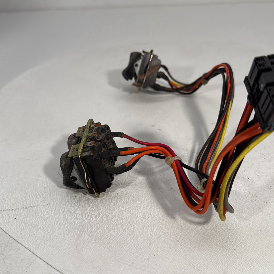 1999 - 2006 Harley-Davidson Touring Electra Glide Ultra  Inner Fairing Wire Wiring Harness Switch