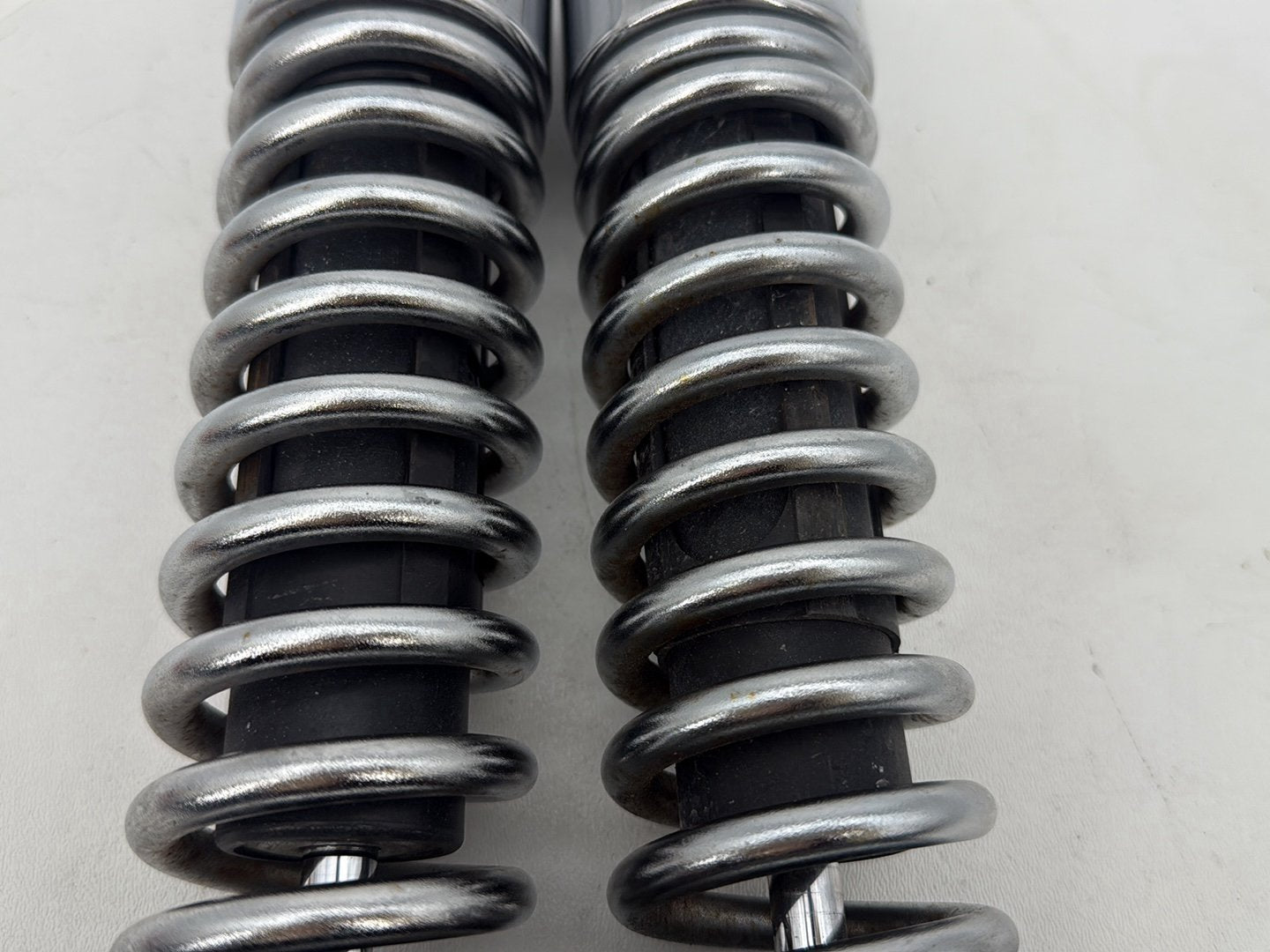 2007 - 2017 Harley-Davidson Dyna Wide Glide Rear Left Right Shock Absorbers 54615-01