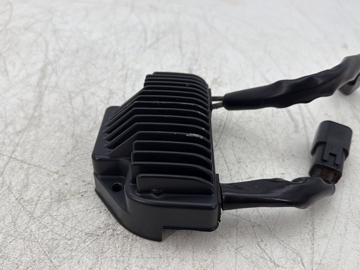 2007 Harley Dyna Street Bob FXDBI OEM Voltage Regulator Rectifier