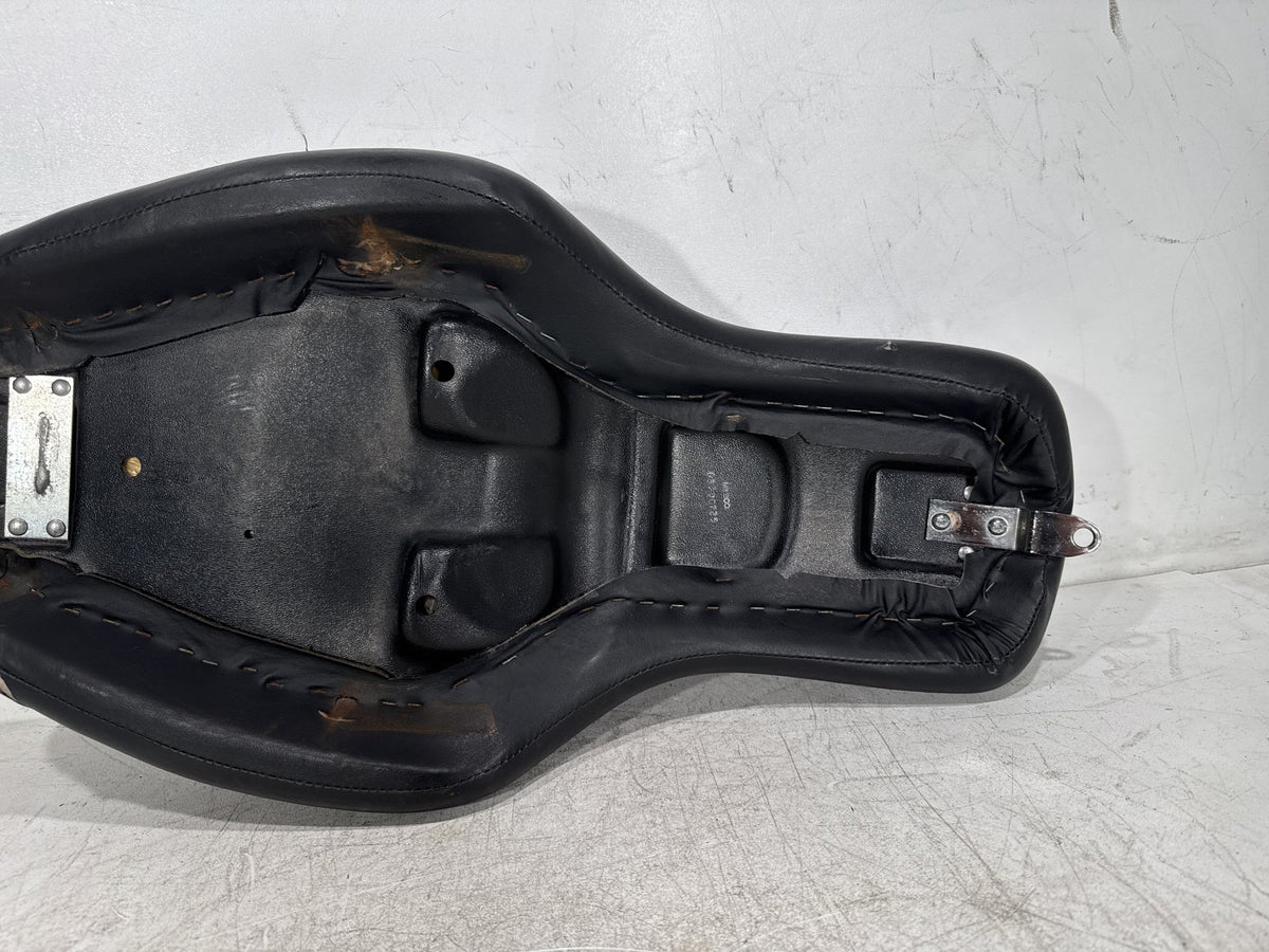 00 Harley Sportster 1200 Custom XL1200C Passenger Rider Driver Seat Saddle Torn