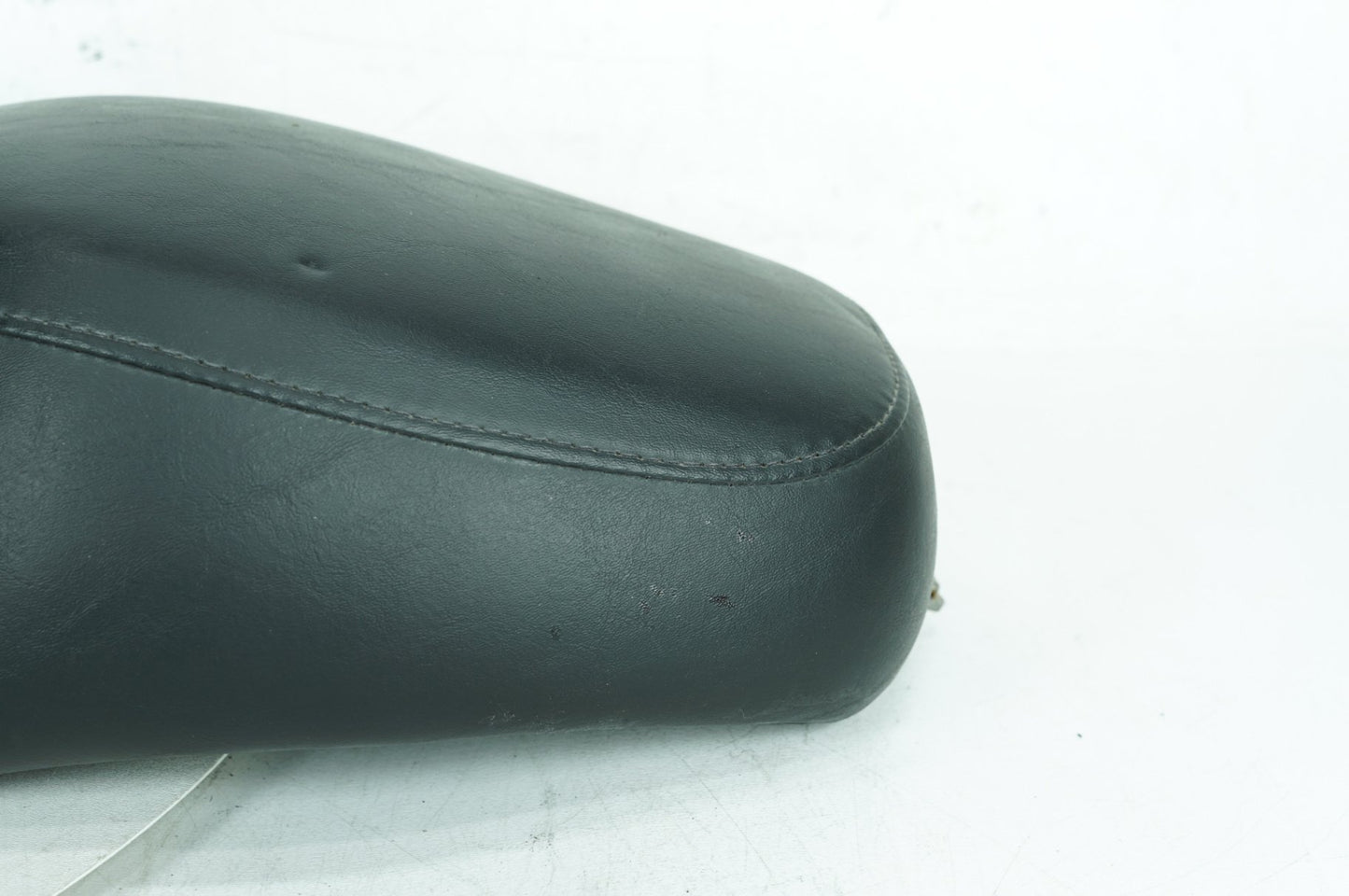1999 - 2006 Harley-Davidson Touring Electra Glide Passenger Rider Driver Seat Saddle  	51704-05