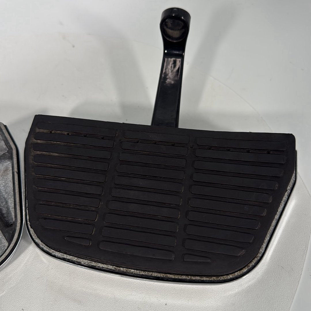 1999 - 2006 Harley-Davidson Touring Electra Glide Classic Left & Right Passenger Floorboard Foot Rest 52719-93B