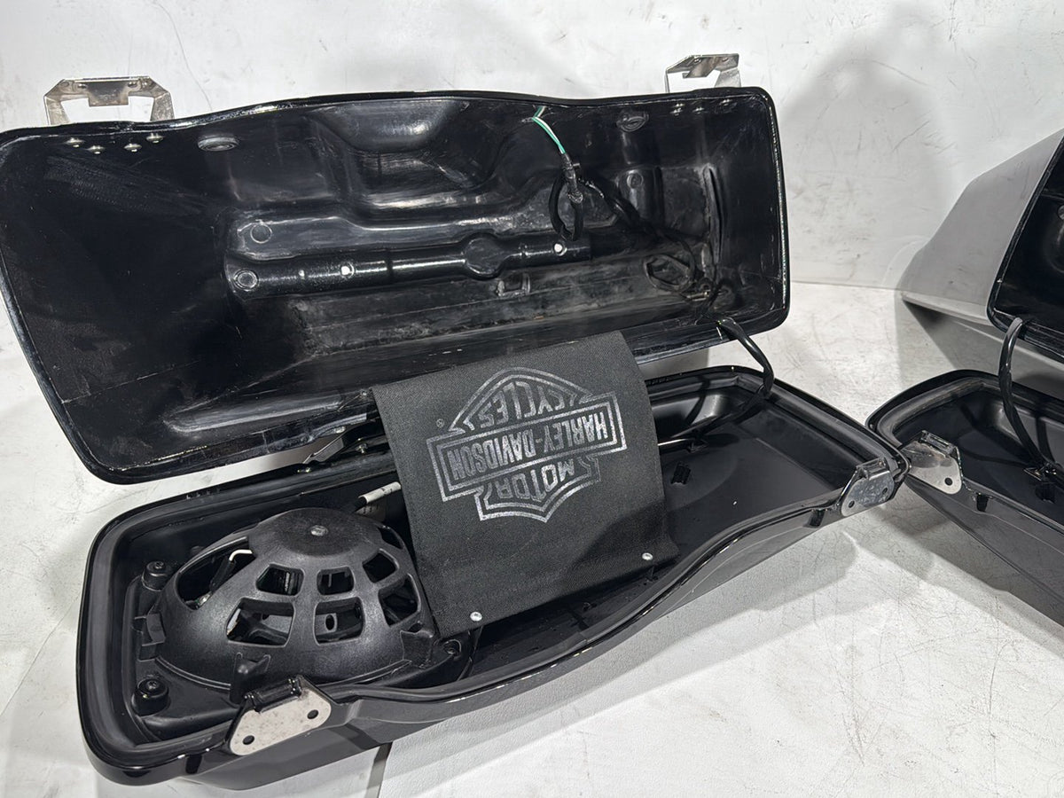 2010 Harley Street Glide Touring FLHX OEM Left Right Saddlebags Luggage NOKey