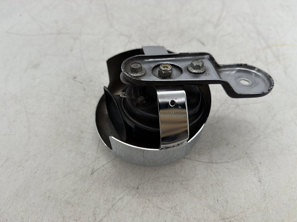 2001 Harley Fat Boy Softail FLSTF OEM Horn Signal Klaxon Chrome Cover 69012-93A