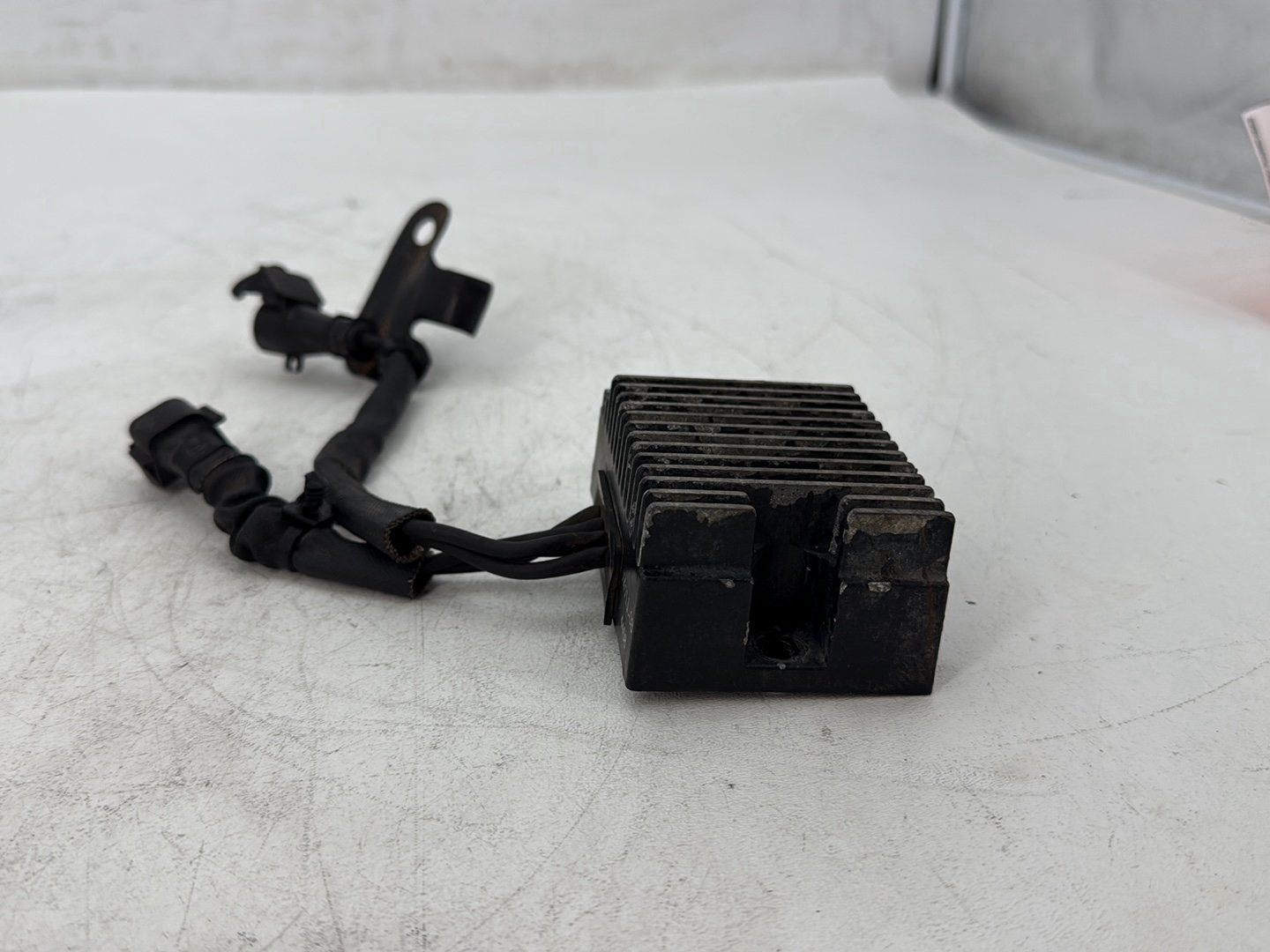 2009 Harley Sportster 883 Low XL883L OEM Voltage Regulator Rectifier