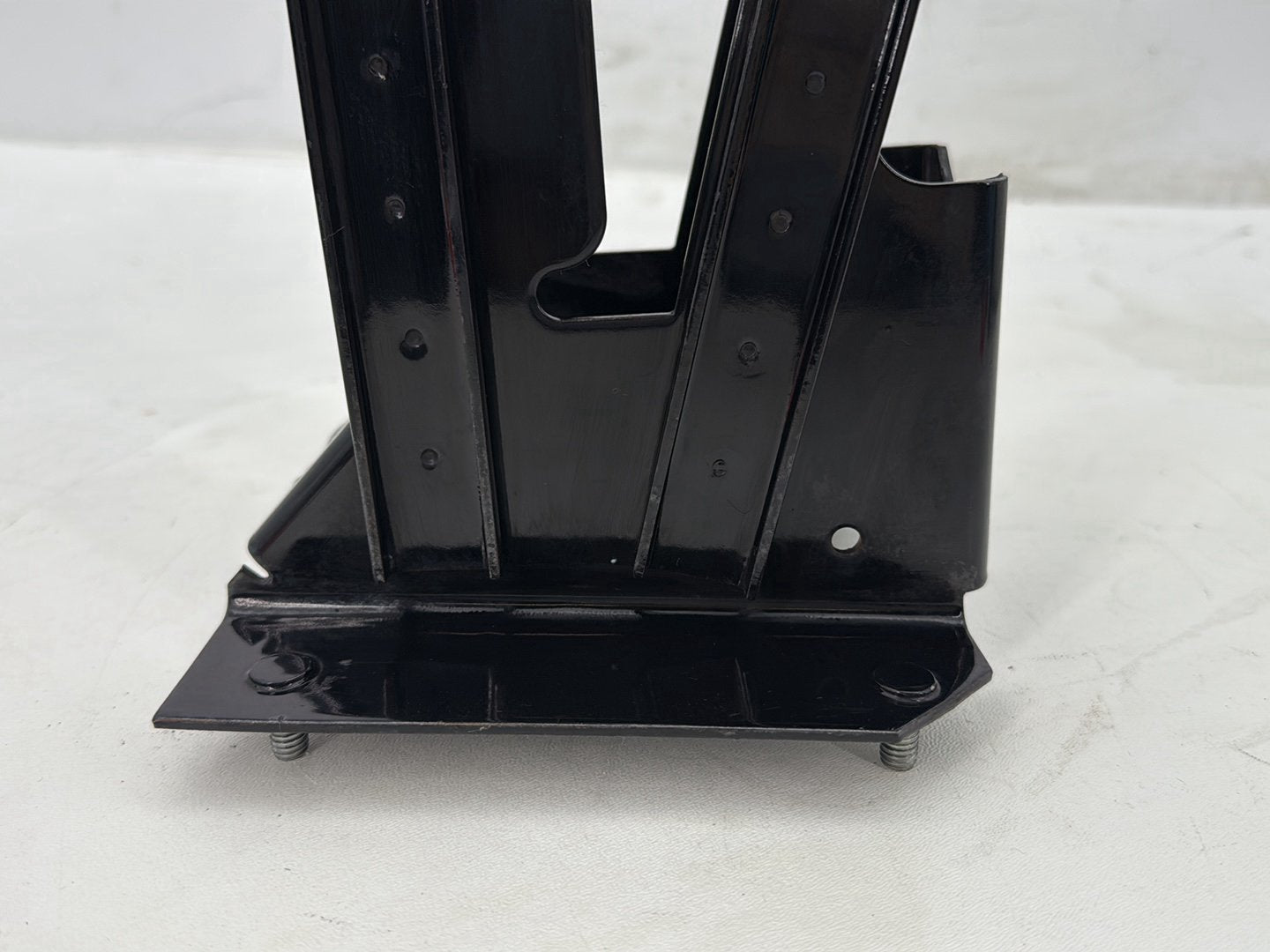 2005 Harley Road Glide Touring FLTRI OEM Inner Fairing Mount Support Bracket