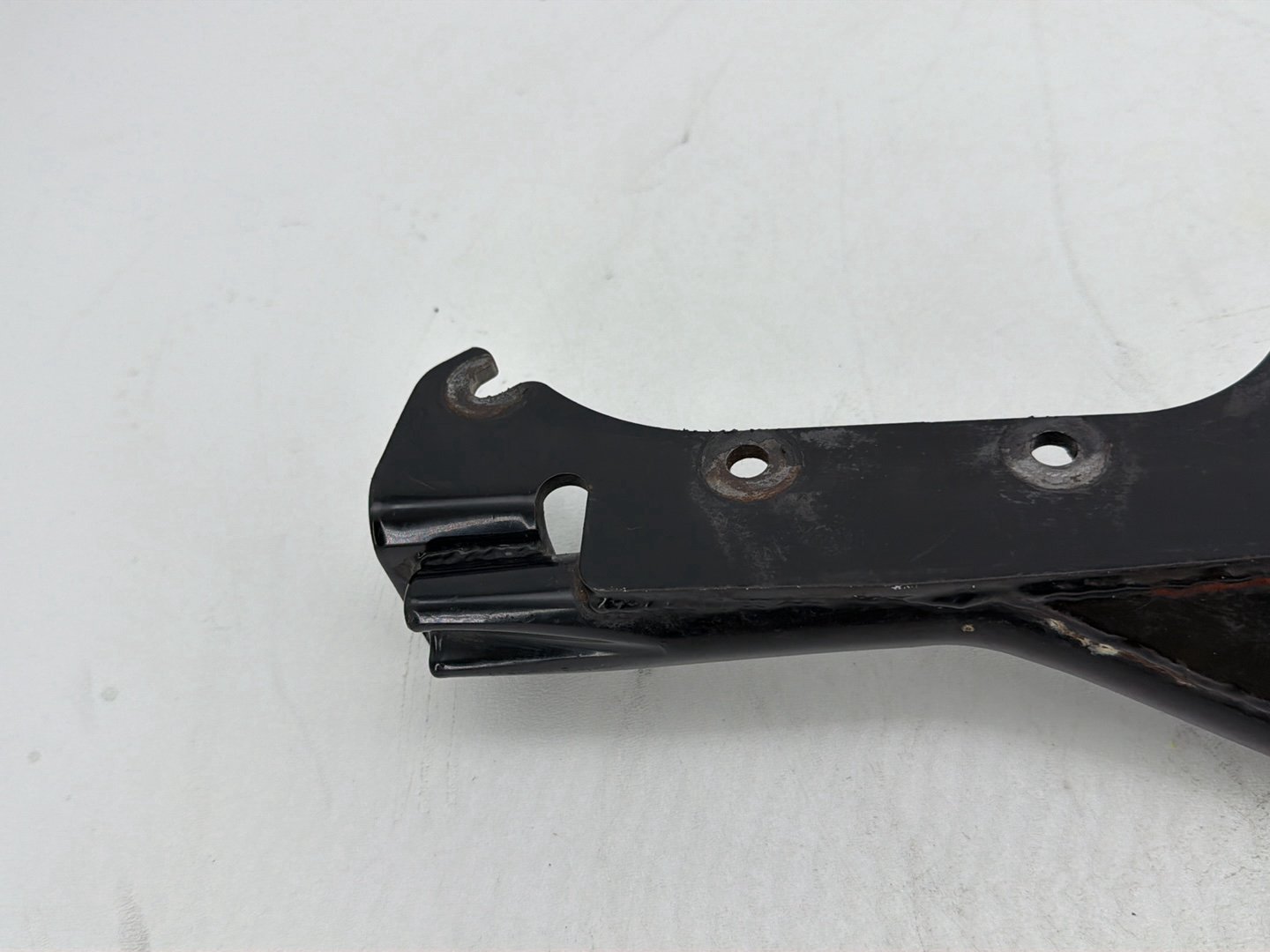 2009 Harley Dyna Street Bob OEM Exhaust Muffler Interconnect Bracket Support Bar