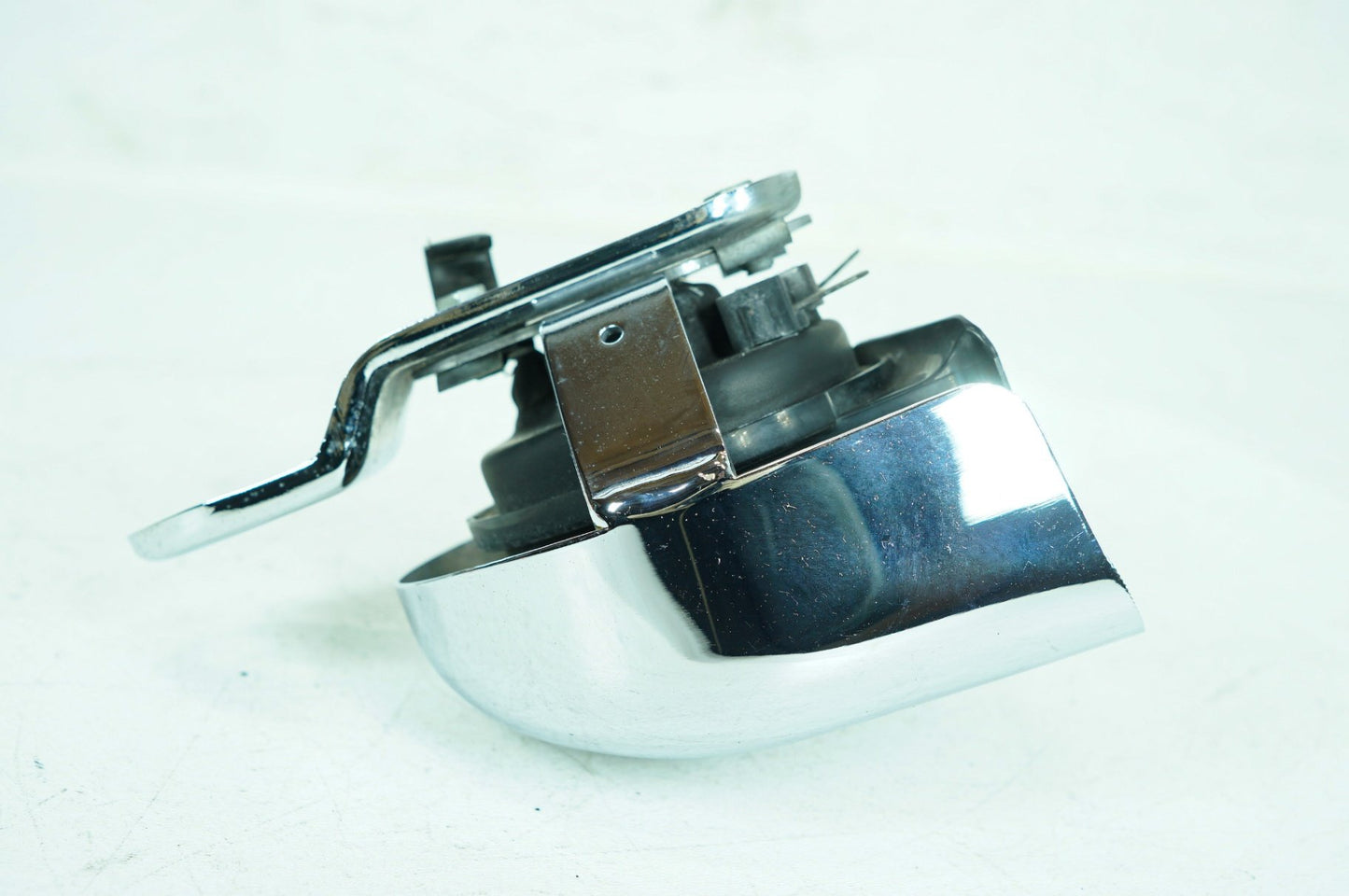 2007 - 2017 Harley-Davidson Dyna Low Rider Horn Signal Klaxon Chrome Cover 69012-93A