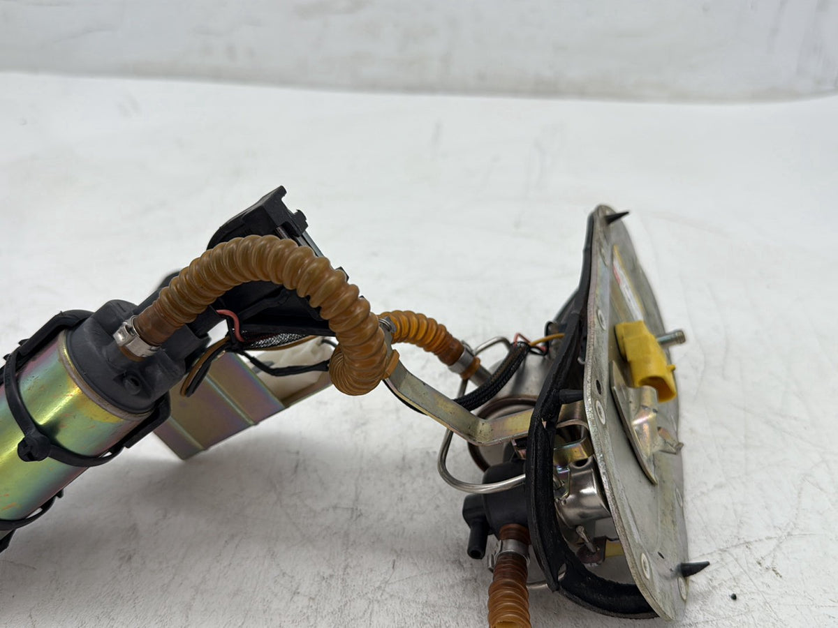 2007 Harley Road King Touring FLHR OEM Fuel Pump Gas Gasoline Petrol Sending